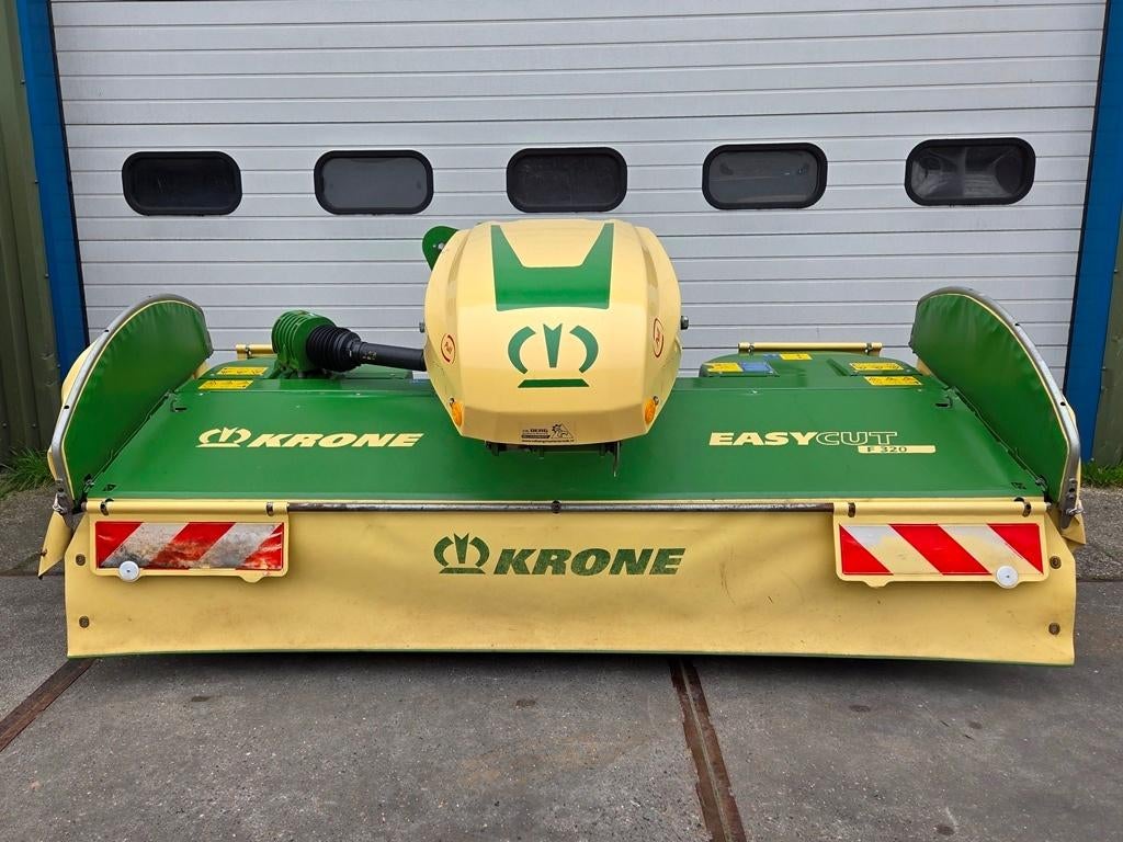diverse zeer jong gebruike maaiers, Krone Kuhn, Ophalen, Veehouderij, Weidebouw