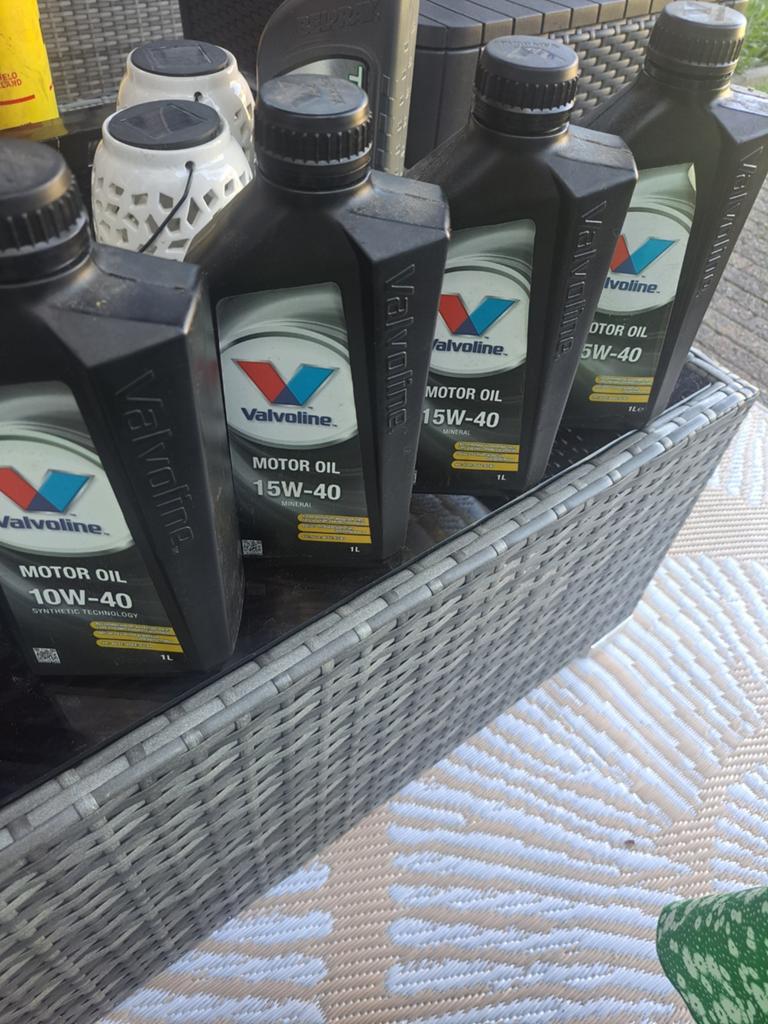 4 Flessen motorolie Valvoline, Ophalen