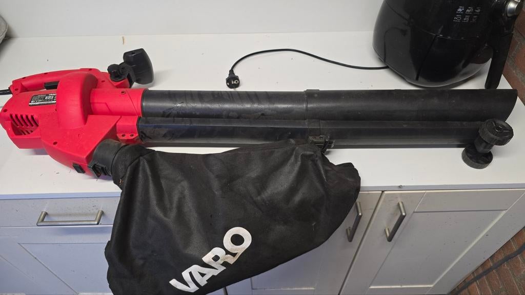 Varo POWXG4060 Bladblazer - Elektrisch met Zuigfunctie, Tuin en Terras, Bladblazers, Ophalen, Gebruikt, Met opvangzak, Handgedragen