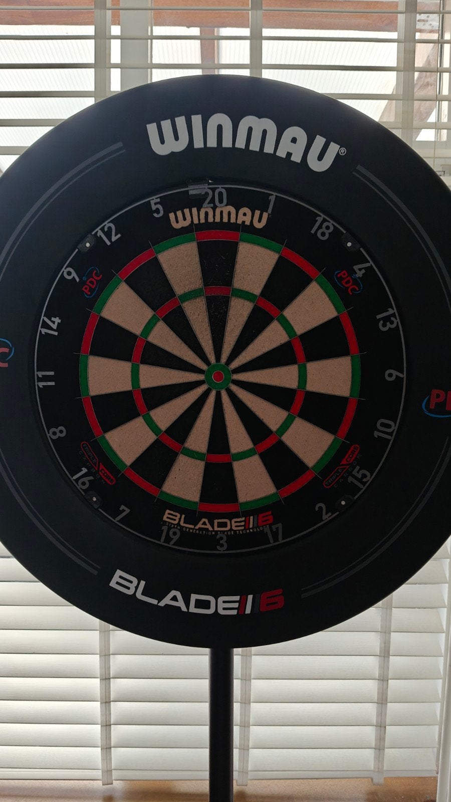 Blade 6 dartbord + surround  + Koto heavy duty  standaard, Ophalen, Gebruikt, Dartbord
