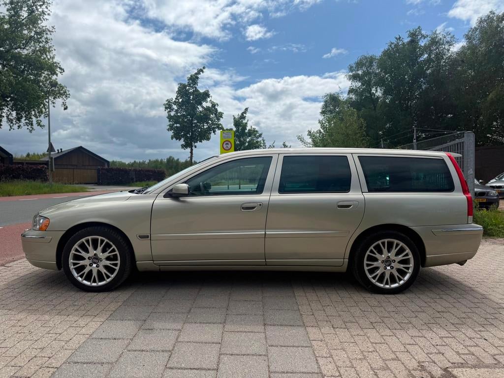 Volvo V70 2.4 D5 Summum AUTOMAAT AIRCO CRUISE PSENSOR LEDER, Diesel, 2401 cc, Euro 4, Onderhoudsboekje