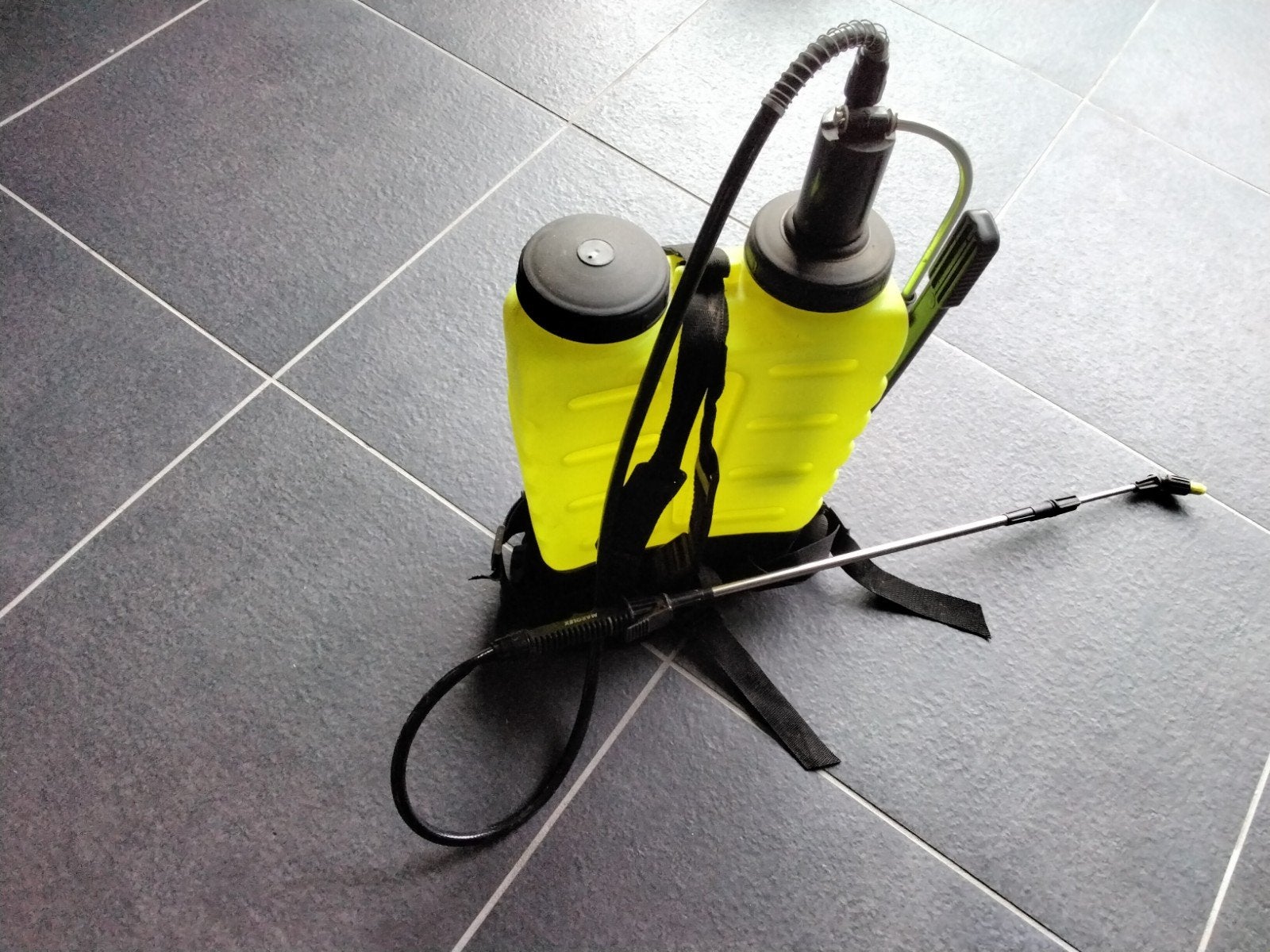 Titan Rugspuit 16L - Handige Drukspuit voor Tuin, Ophalen