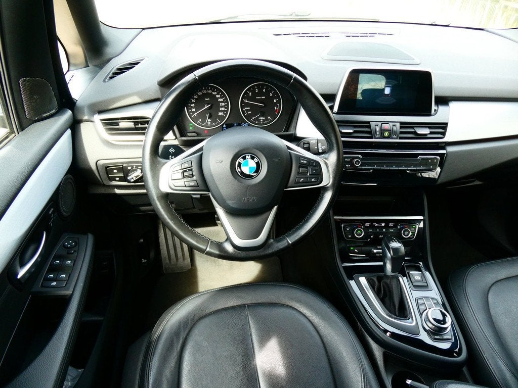 BMW 2-serie Active Tourer 218i High Exe 136pk Automaat 2e ei, Auto's, BMW, 1345 kg, 136 pk, Gebruikt, Wit