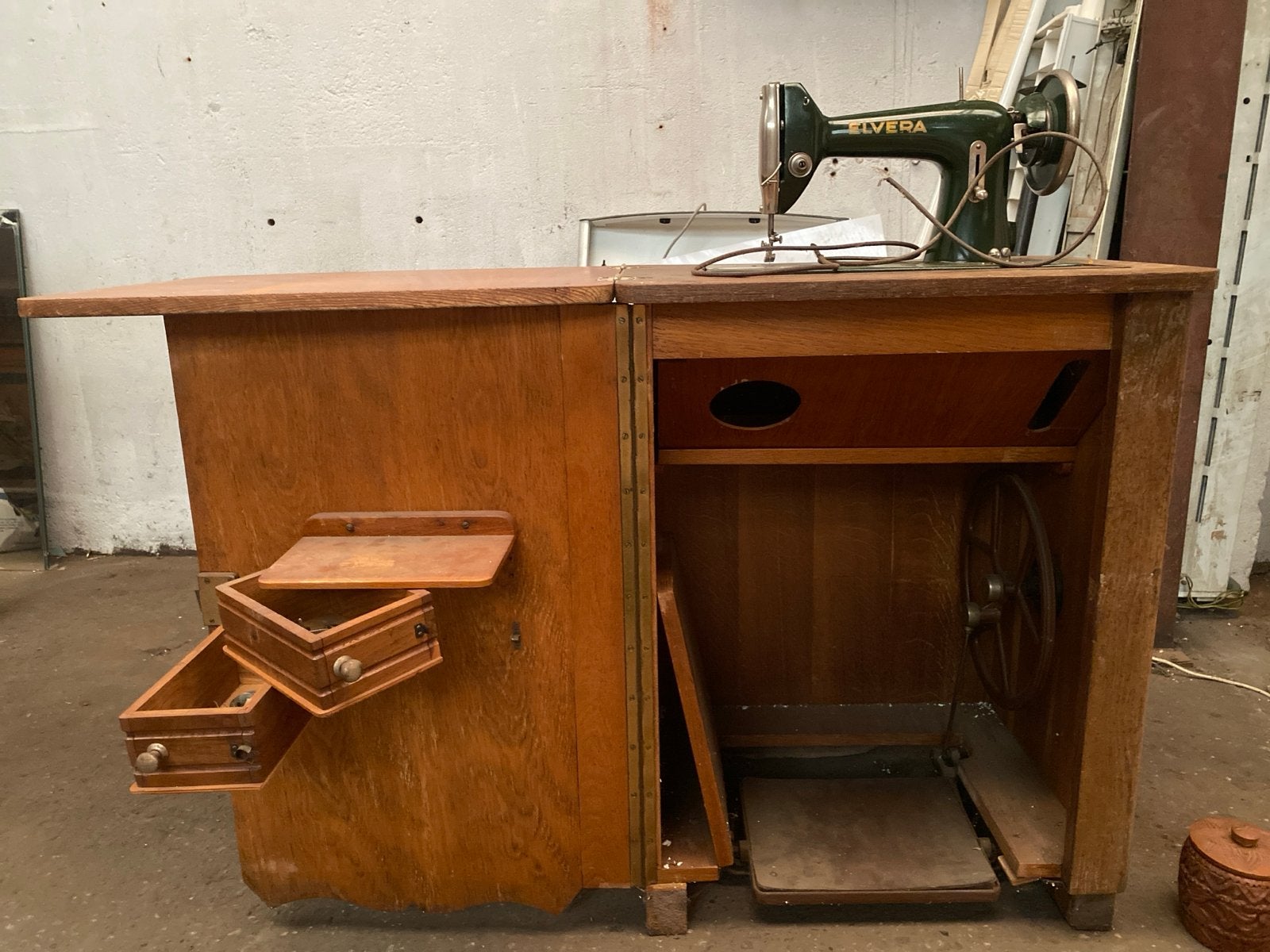 Vintage Elvera Naaimachine met Houten Kast en Pedaal, Antiek en Kunst, Antiek | Naaimachines, Ophalen