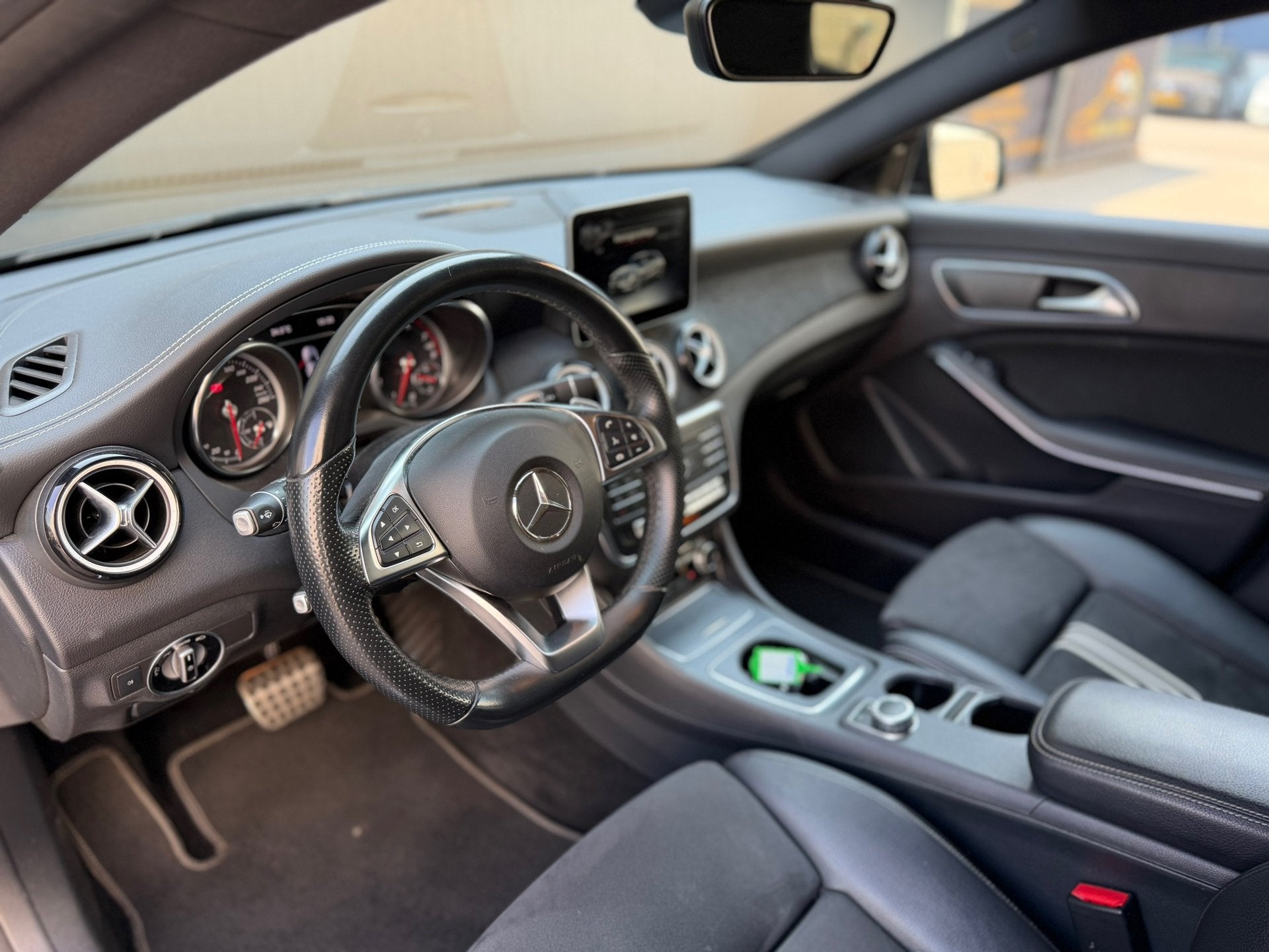 Mercedes-Benz CLA-klasse Shooting Brake 180 Business Solutio, CLA, 730 kg, Gebruikt, 4 cilinders