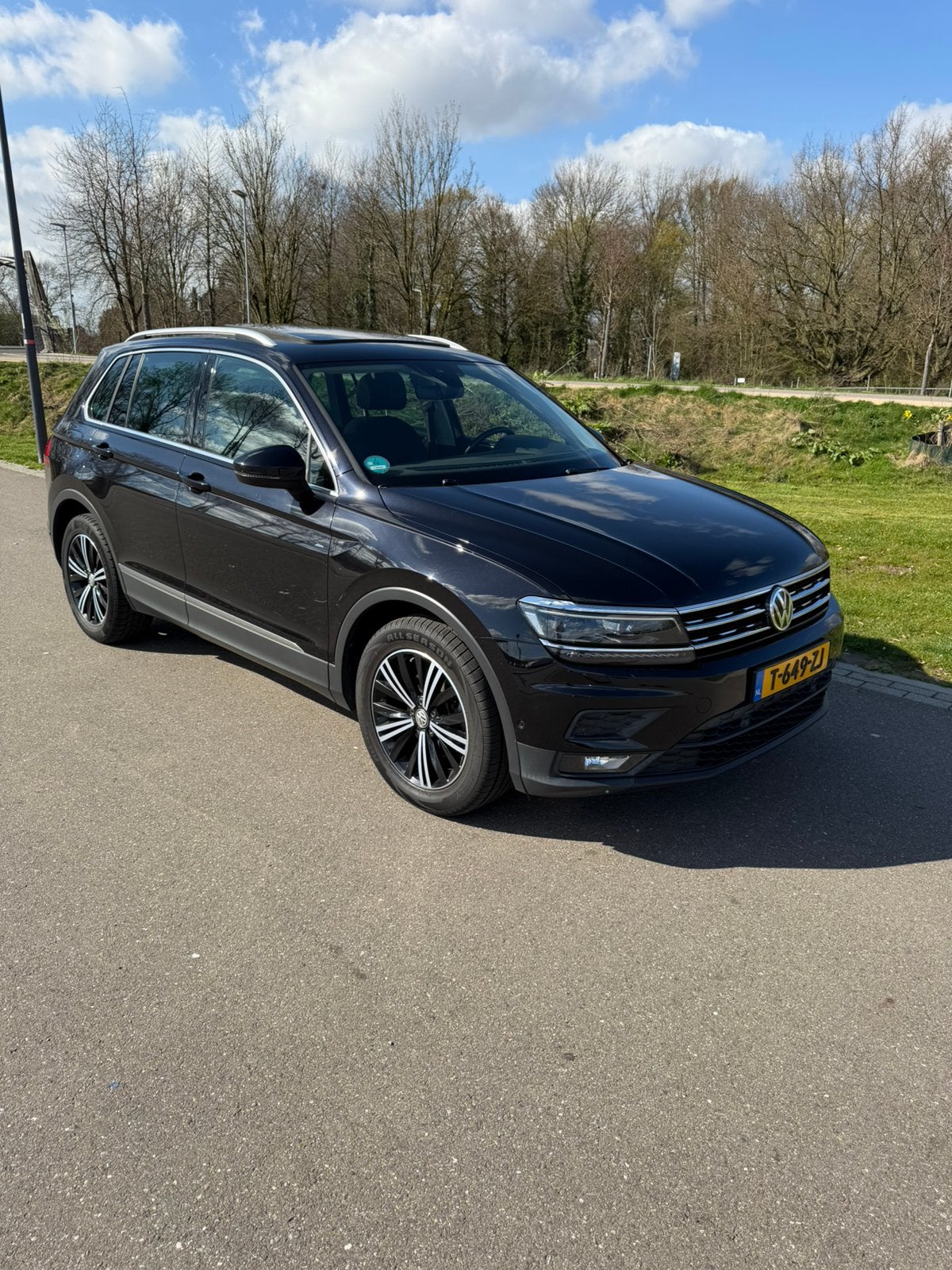 Volkswagen Tiguan 1.4 TSI 150pk 2018 Zwart - pano - trekhaak, Voorwielaandrijving, 1800 kg, Zwart, 4 cilinders
