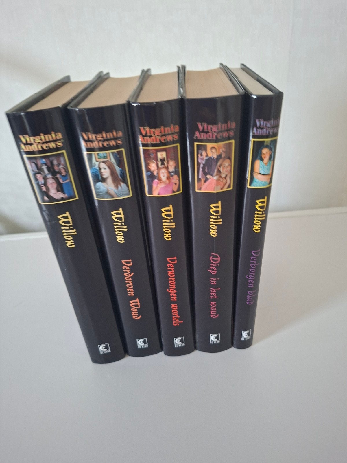 5 boeken Virginia Andrews - Willow serie, Ophalen of Verzenden, Zo goed als nieuw