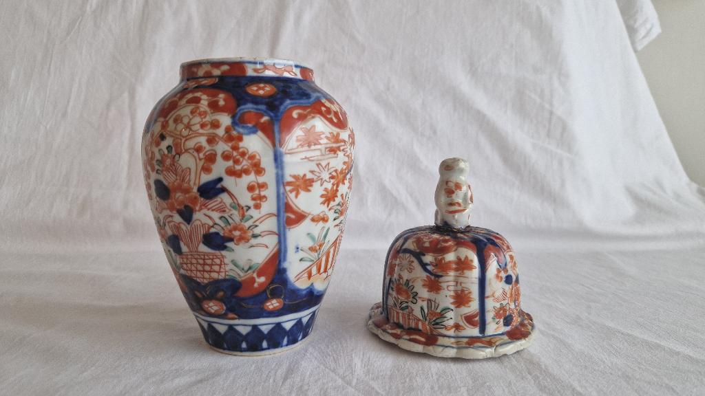 Beeldje Kleine Chinese vaas met deksel/dekselvaas B074, Ophalen of Verzenden