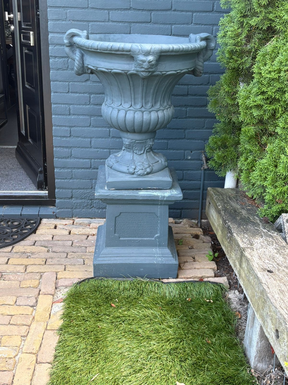 Grote zware betone bloempot met zuil, Tuin en Terras, Tuinvazen, Ophalen, Zo goed als nieuw