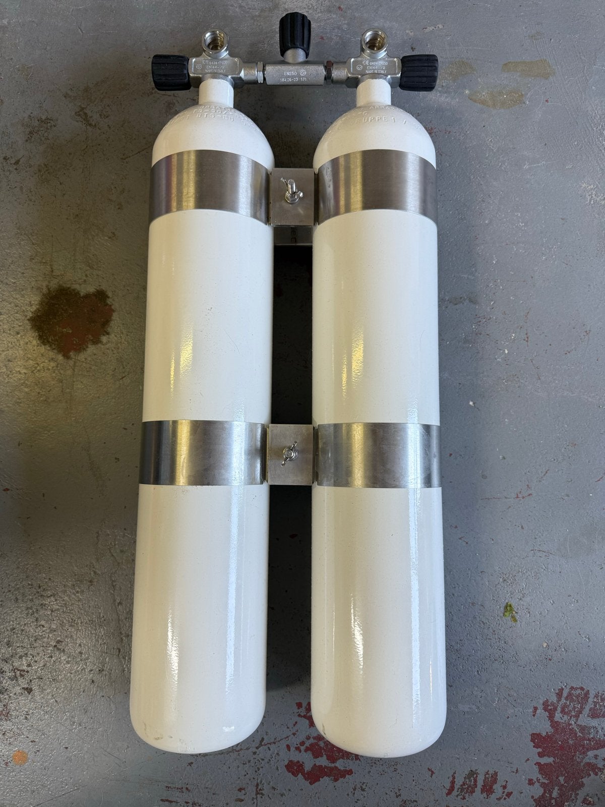 Duikflessen set 2x 8.5L met kraanblok en beugels, Watersport en Boten, Duiken, Ophalen, Gebruikt, Duikfles