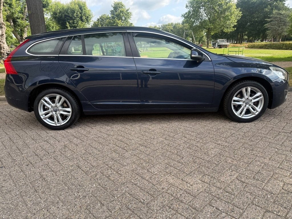 Volvo V60 2.0 D3 Momentum (bj 2012), Auto's, Voorwielaandrijving, Euro 5, Gebruikt, 1514 kg