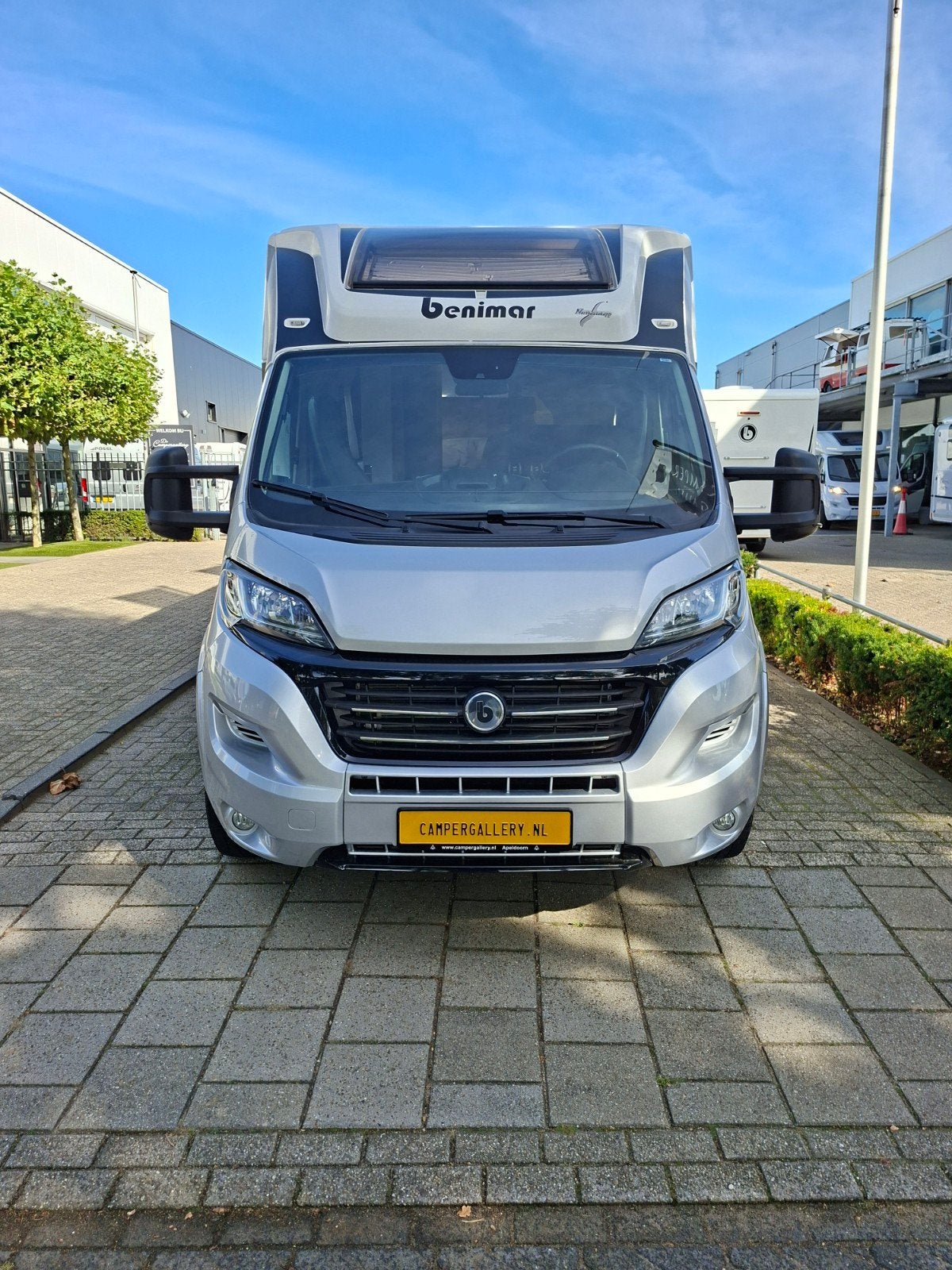 Benimar Perseo: Luxe Half-integraal Camper voor Avontuur, Caravans en Kamperen, Campers, Automaat, Chemisch toilet, Ringverwarming