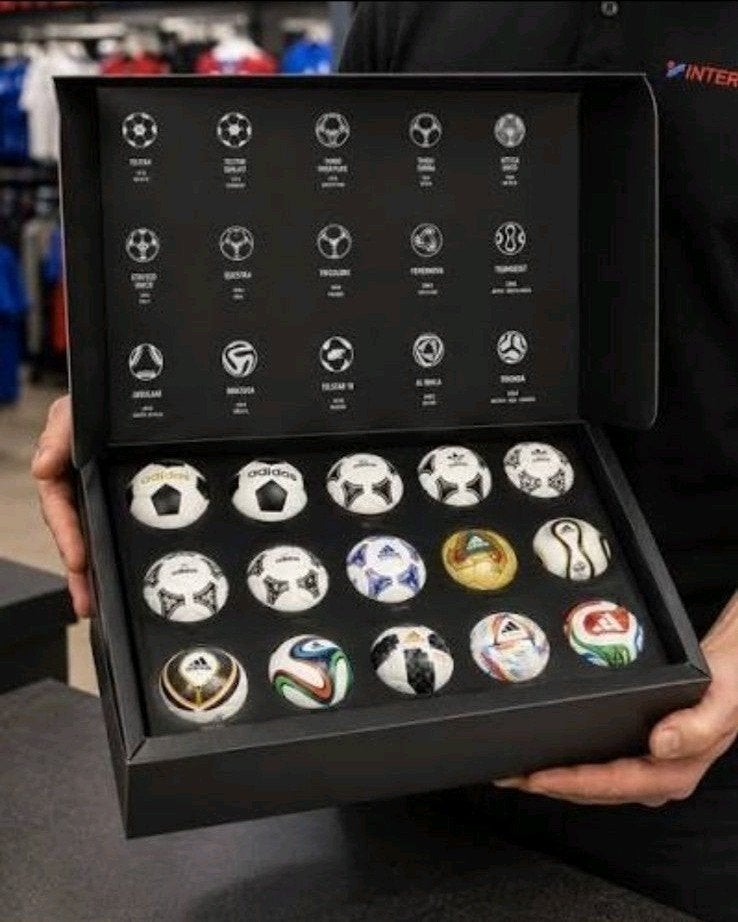 Adidas WK Ballen Set Mini - Collectors Item, Verzamelen, Ophalen of Verzenden, Nieuw, Overige sporten, Overige typen