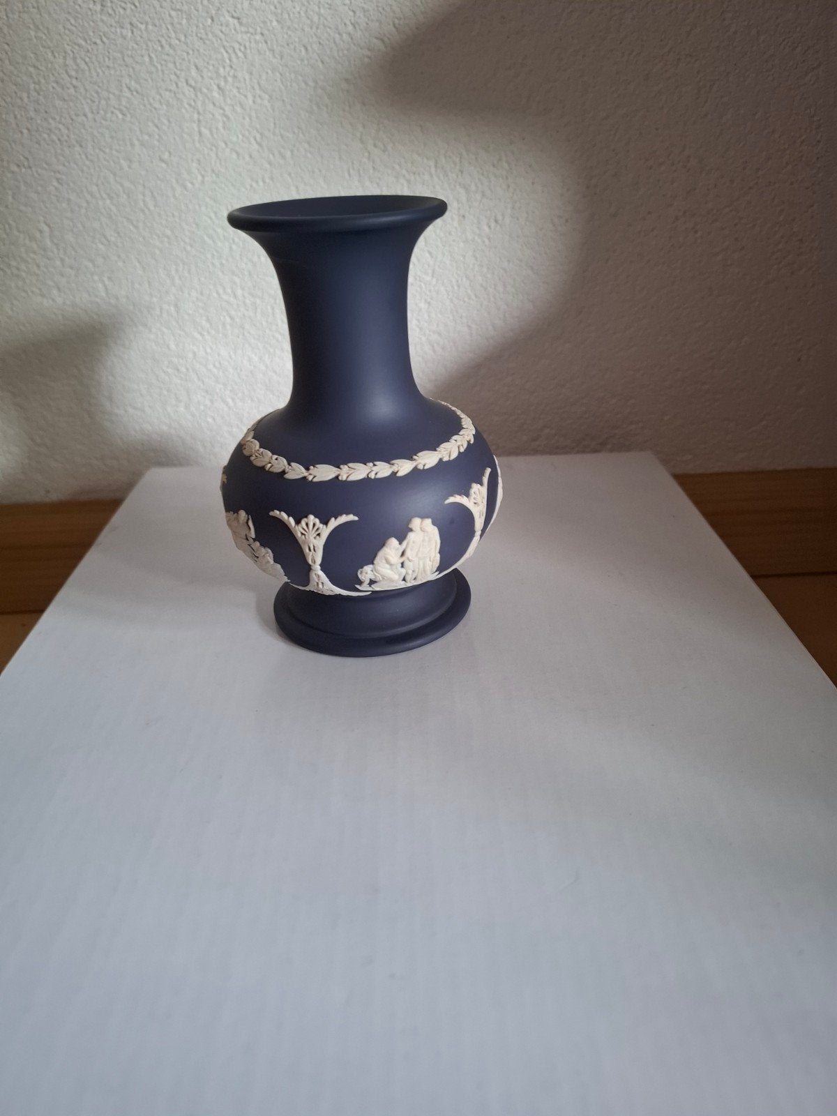 Klassieke Wedgwood Jasperware Vaas - Portland Blue, Antiek en Kunst, Ophalen