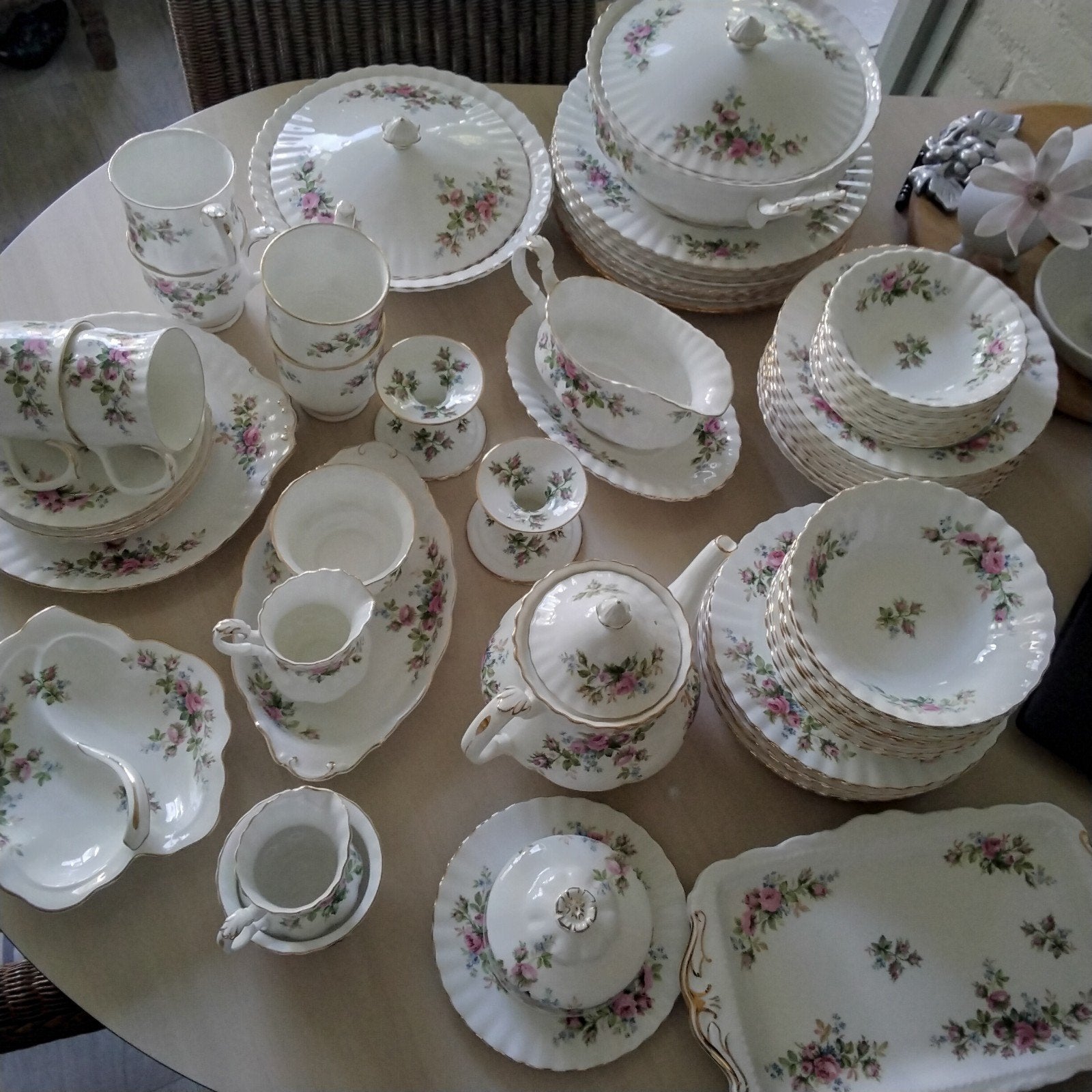 Royal Albert moss rose 8 persoons servies en Losse items, Ophalen of Verzenden, Zo goed als nieuw, Bord(en), Overige stijlen