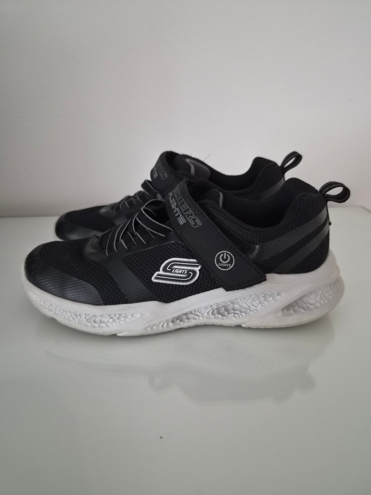 Skechers S-Lights Sportschoenen Maat 36 - Zo goed als nieuw!, Kinderen en Baby's, Kinderkleding | Schoenen en Sokken, Sportschoenen