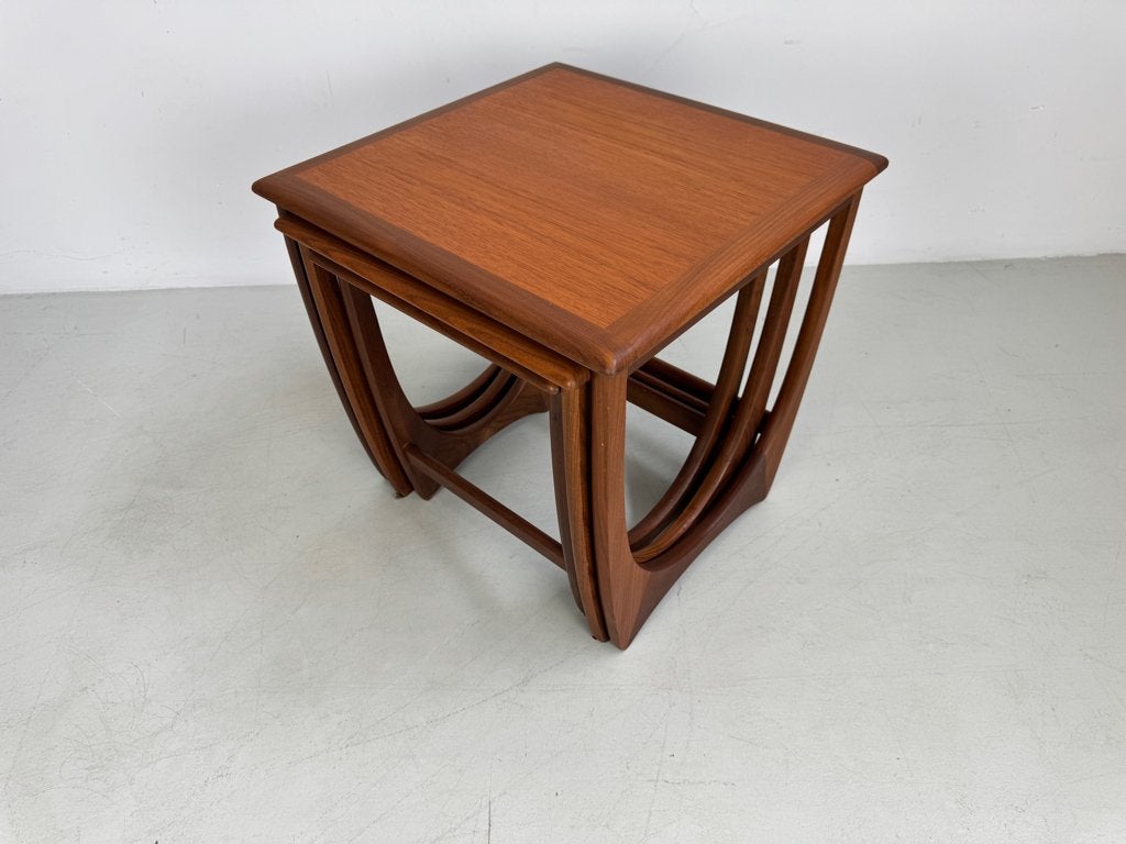 Vintage bijzettafels G-Plan, 45 tot 60 cm, Minder dan 55 cm, Verzenden, Rond