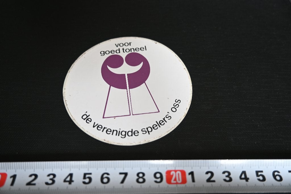 sticker Oss de verenigde spelers  voor goed toneel, Verzamelen, Ophalen, Zo goed als nieuw