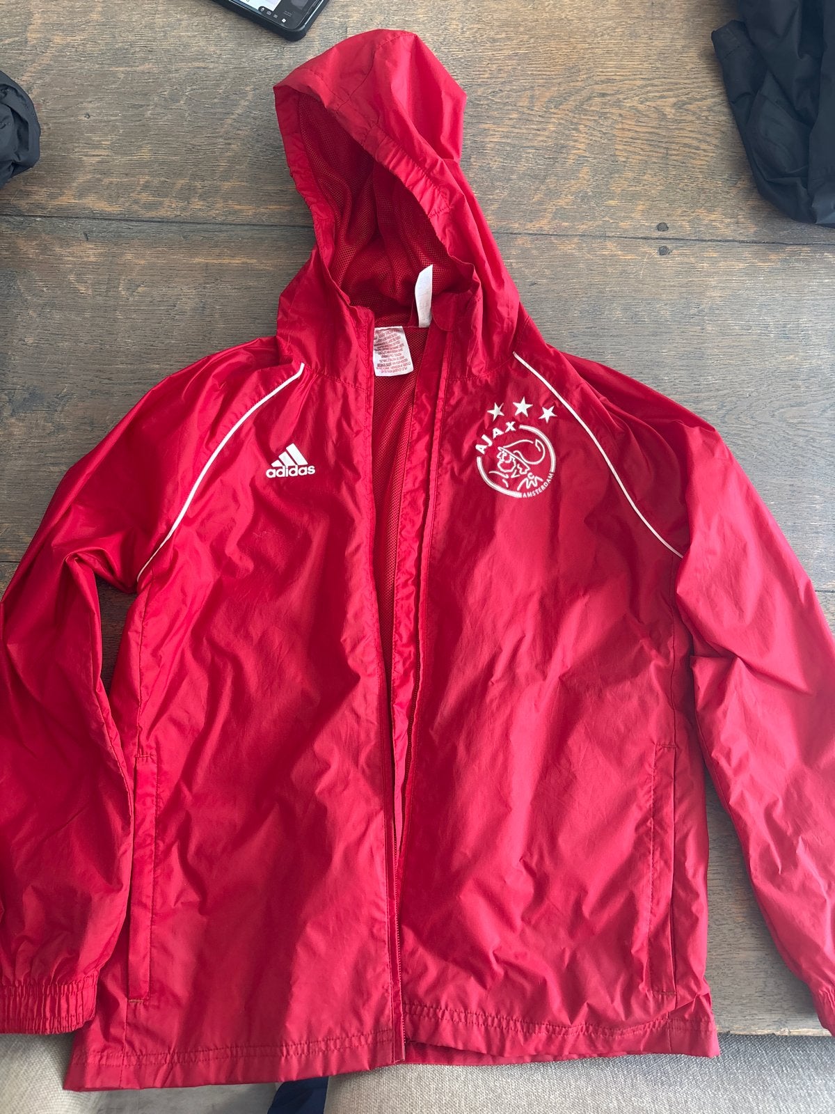 Adidas Ajax regenjas rood - Maat 152 (11-12 jaar), Ophalen of Verzenden, Gebruikt, Jongen of Meisje