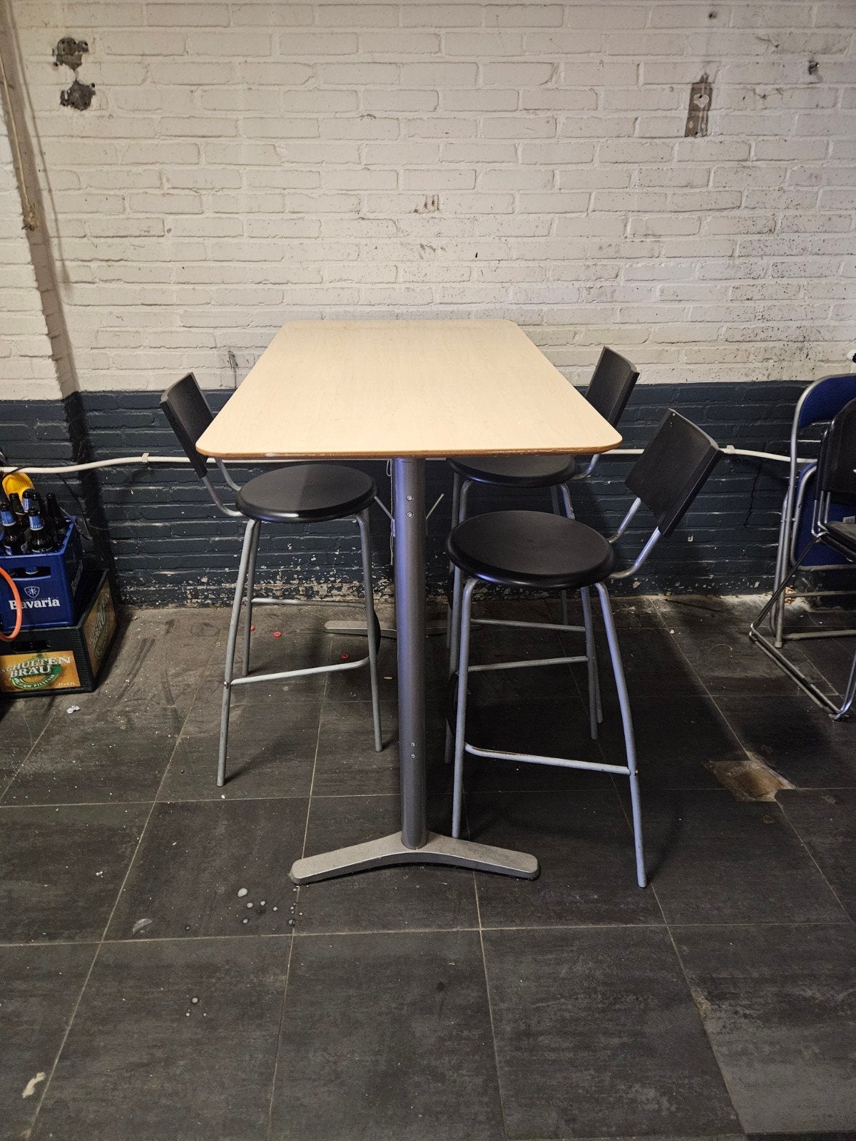 Bartafel met 3 krukken - 130x70 cm, Huis en Inrichting, Barren, Ophalen, Gebruikt, Inclusief barstoelen