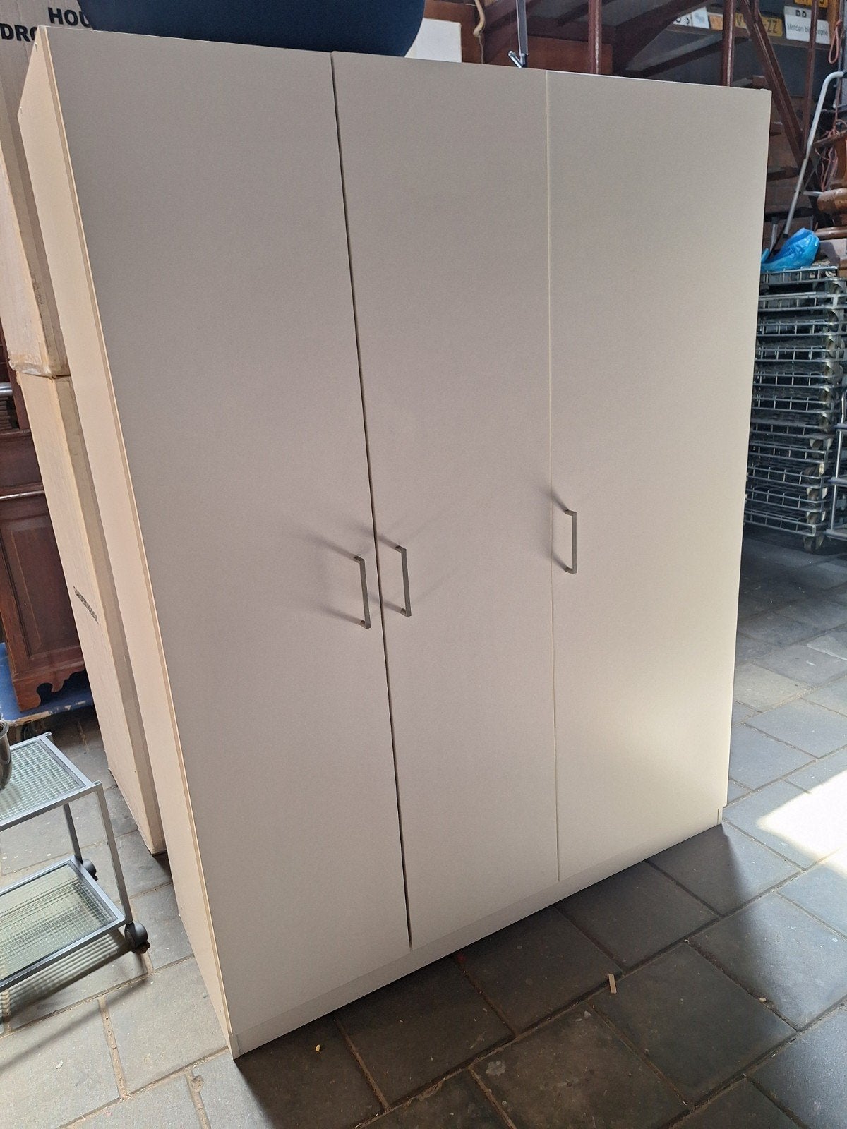 Witte kledingkast met hang- en legruimte, Huis en Inrichting, Kasten | Kledingkasten, Ophalen, Met deur(en), Gebruikt, 100 tot 150 cm
