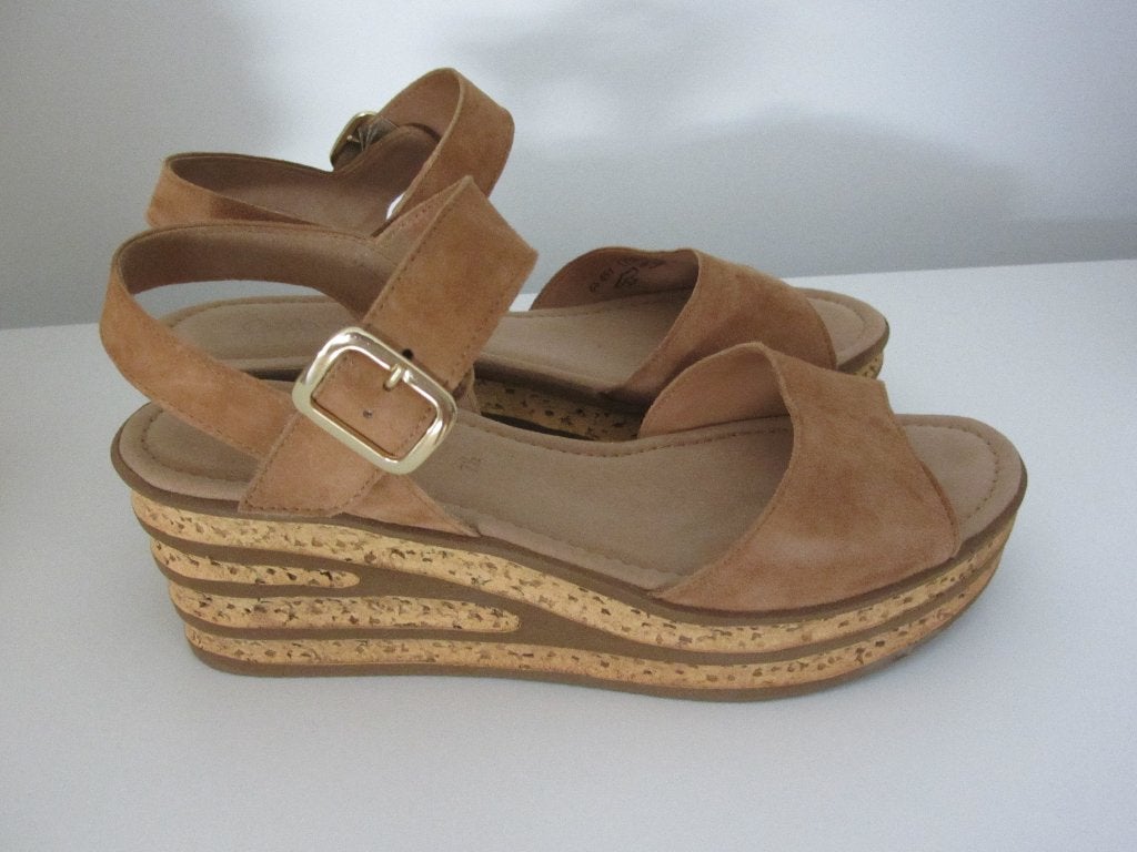 Gabor sandaal 41 (7,5) camel suede, plateauzool, nieuw, Bruin, Gabor, Nieuw, Sandalen of Muiltjes