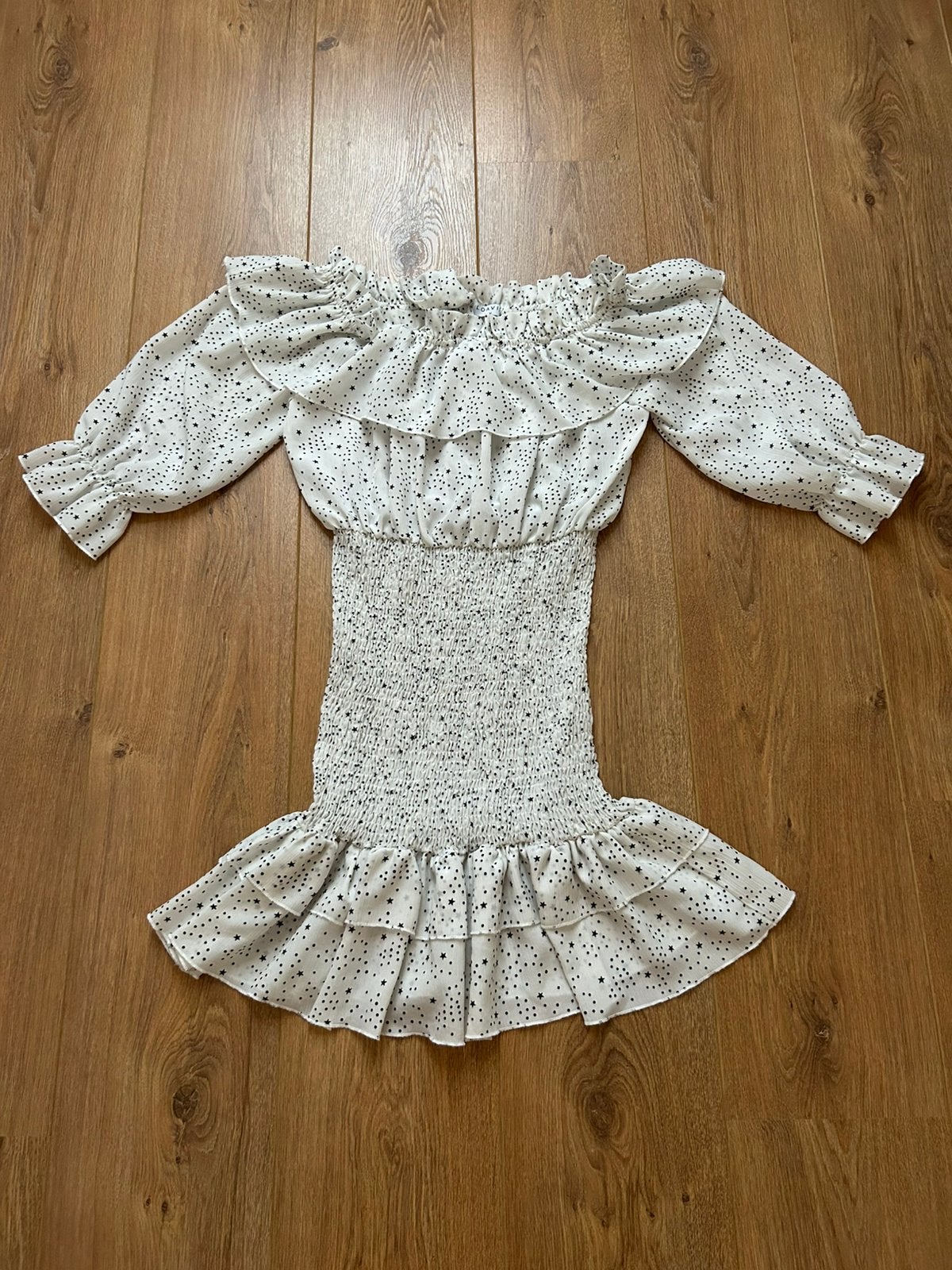 Loavies off shoulder dress wit met zwarte stippen en sterren, Maat 38/40 (M), Wit, Ophalen of Verzenden, Gedragen