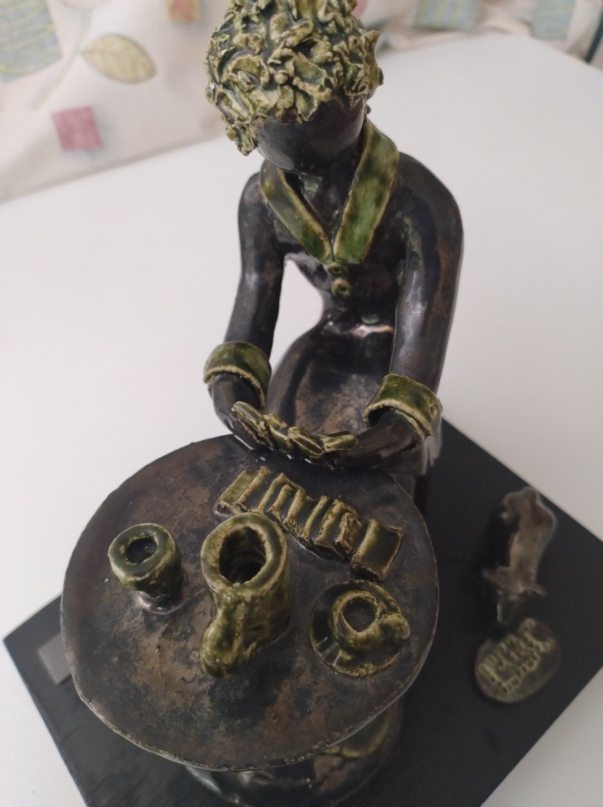 Prachtig beeld van keramiek, een lezende vrouw, Antiek en Kunst, Kunst | Beelden en Houtsnijwerken, Ophalen of Verzenden