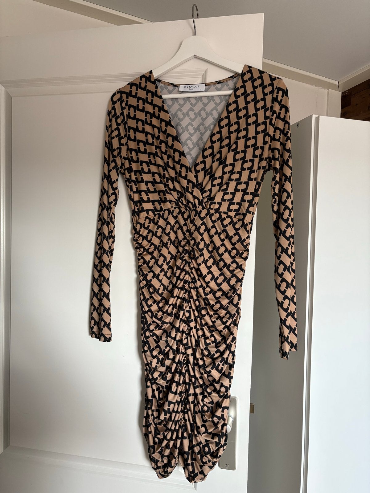 By Swan Bodycon Jurk Met Print, Kleding | Dames, Beige, Maat 42/44 (L), Ophalen of Verzenden, Zo goed als nieuw