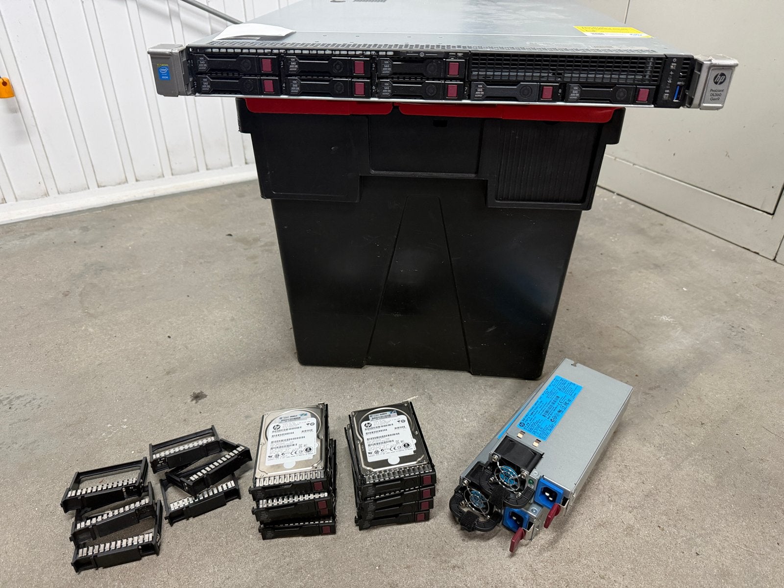 HP DL360 Gen9 Server, Intel Xeon, 8x 600GB SAS HDD + Spares, Computers en Software, Servers, Gebruikt, 2 tot 3 Ghz, Hot swappable onderdelen