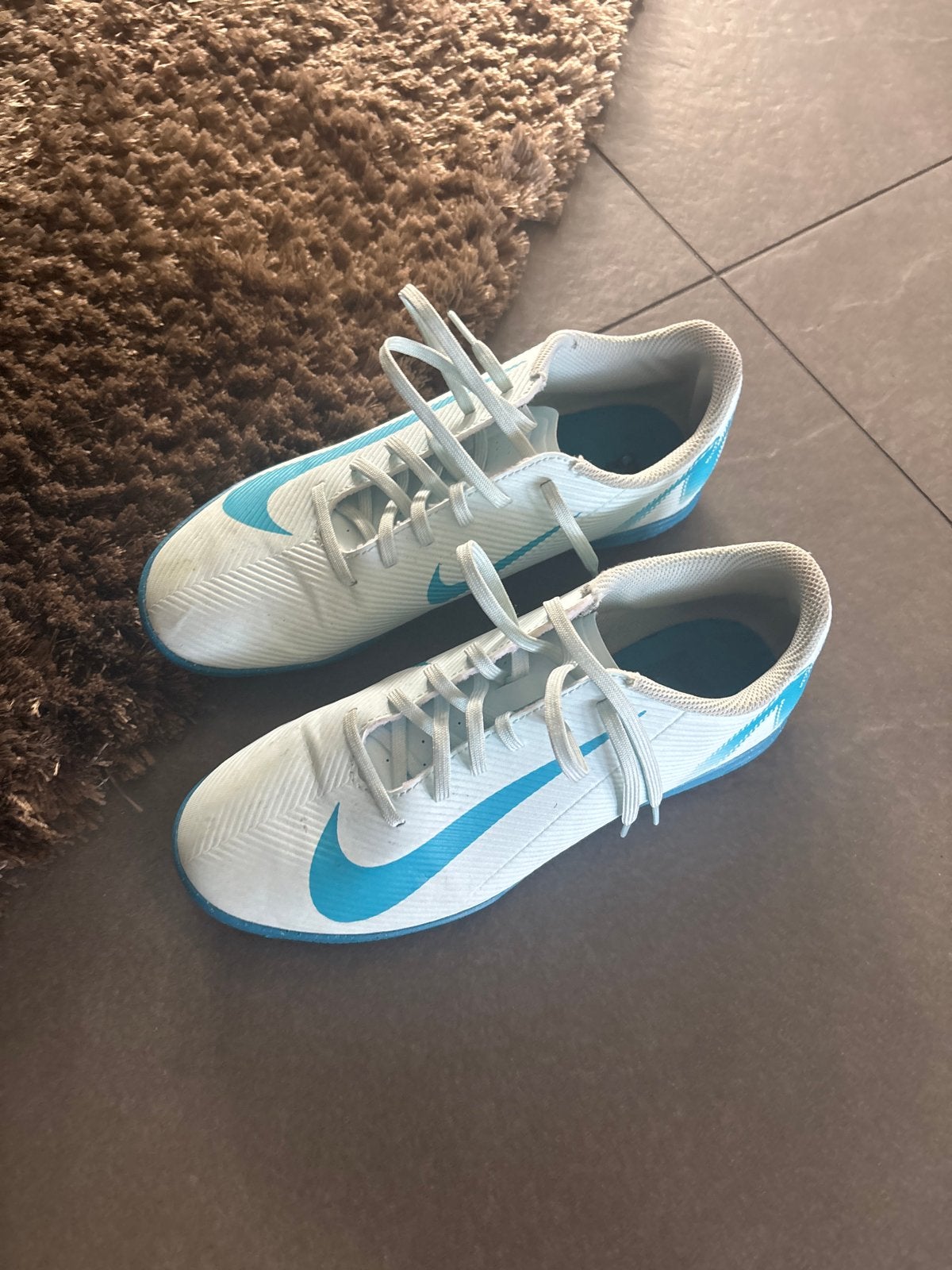 Nike Mercurial Voetbalschoenen - Lichtblauw, Maat XS of kleiner, Ophalen of Verzenden, Zo goed als nieuw, Schoenen