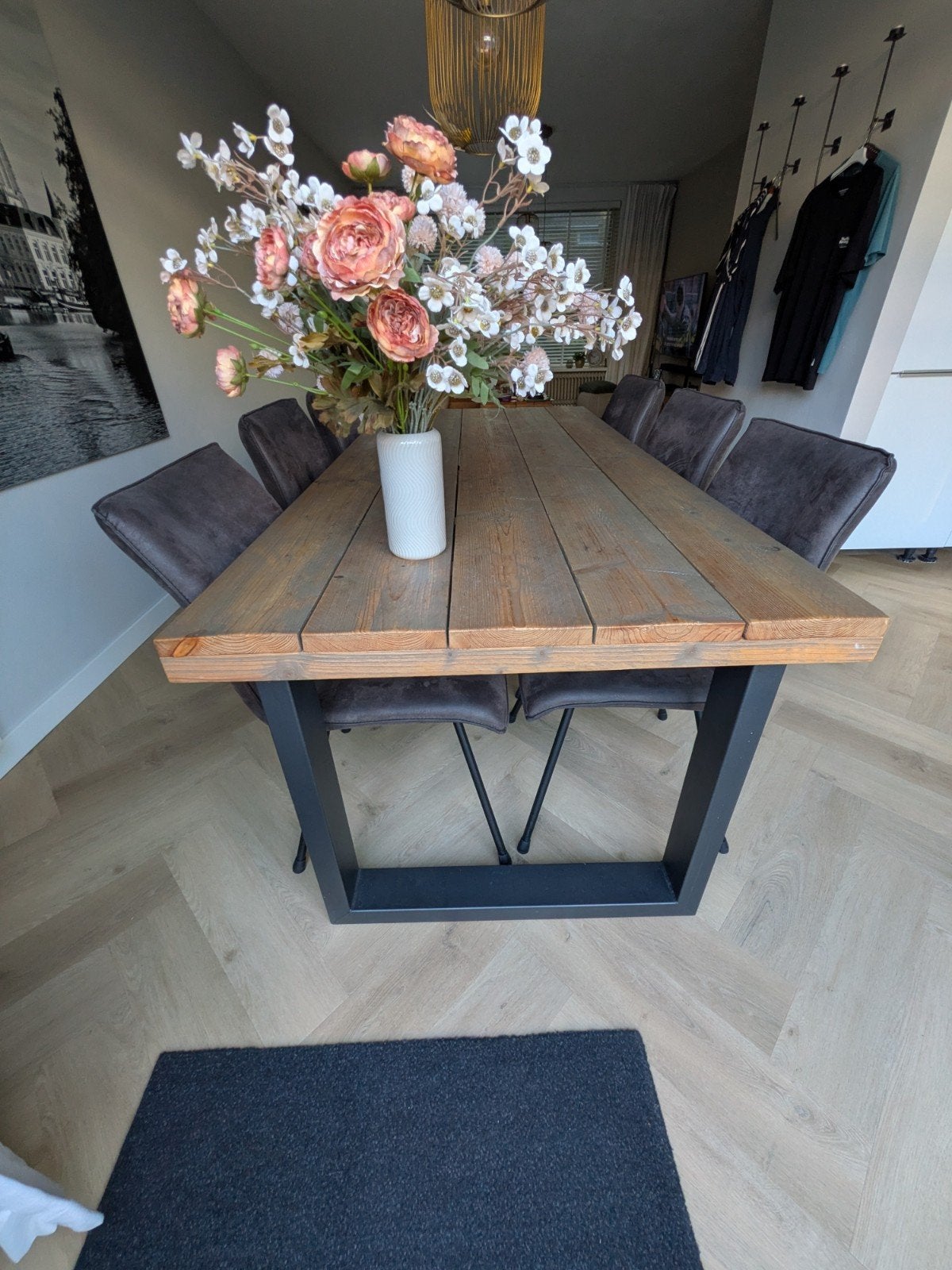 Robuuste steigerhouten eettafel met metalen onderstel, Overige houtsoorten, 200 cm of meer, Zo goed als nieuw, Vijf personen of meer
