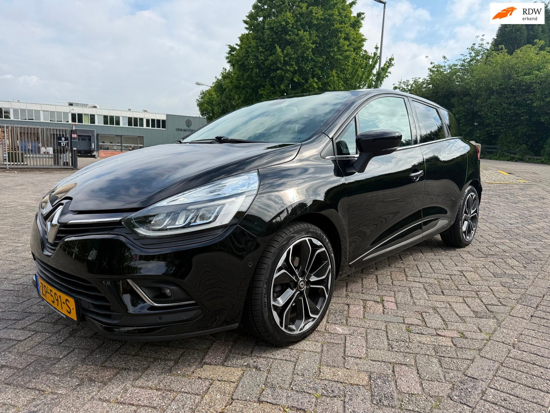 Renault Clio Estate 0.9 TCe Bose_OPENDAK_LUX UITVOERING!_ALL, Auto's, Voorwielaandrijving, Gebruikt, Euro 6, 1098 kg