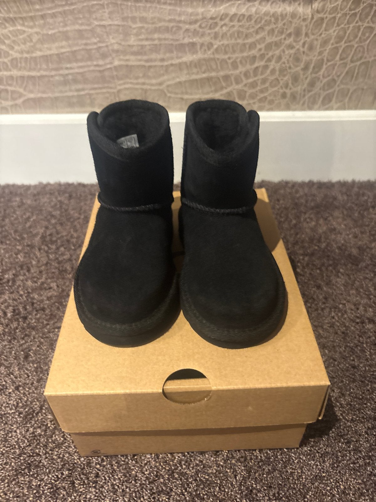 Kinder UGGs zwart - Maat 22, Ophalen, Zo goed als nieuw, Jongen of Meisje, Laarzen