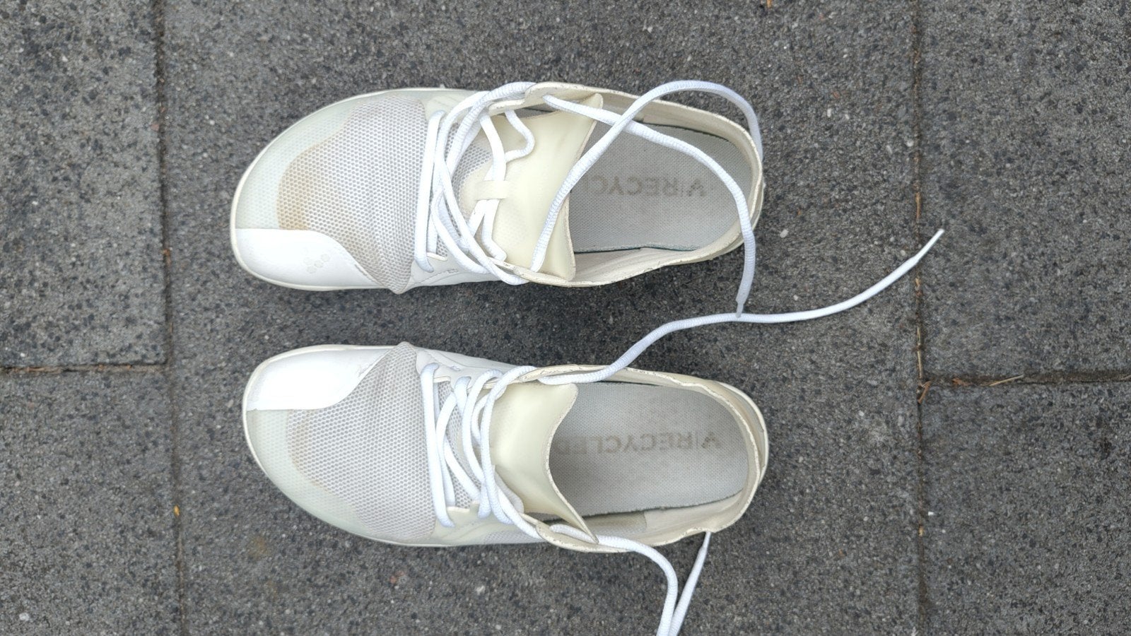 Vivo barefoot Primus Lite III Ladies Bright White
Maat : 39, Ophalen of Verzenden, Zo goed als nieuw, Wit, Sneakers of Gympen