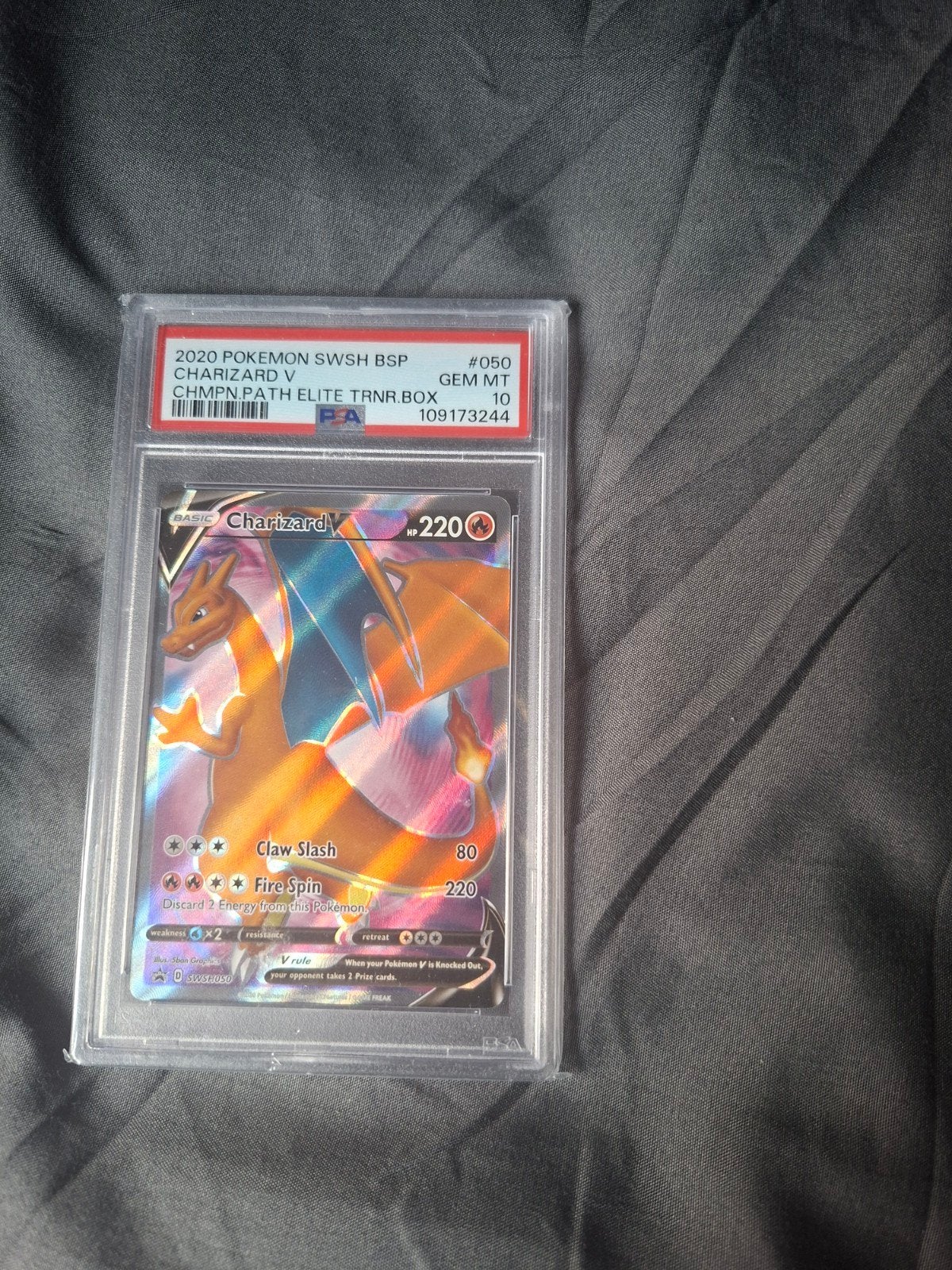 Charizard V PSA 10 Pokémon Kaart - SWSH050, Ophalen of Verzenden, Zo goed als nieuw, Losse kaart