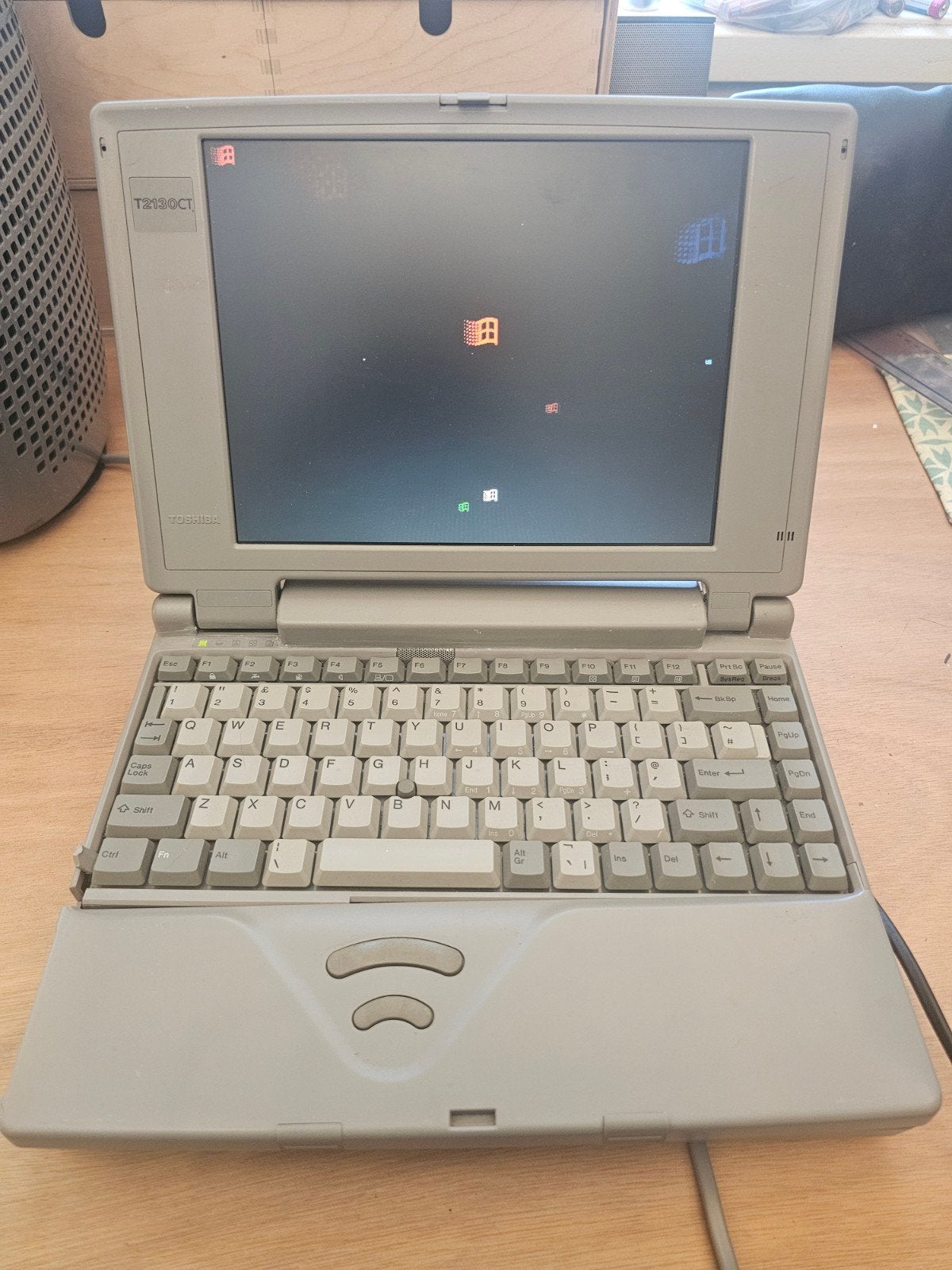 Vintage Toshiba T2130CT Laptop - Windows 95, HDD, Minder dan 4 GB, Minder dan 2 Ghz, 10 inch of minder