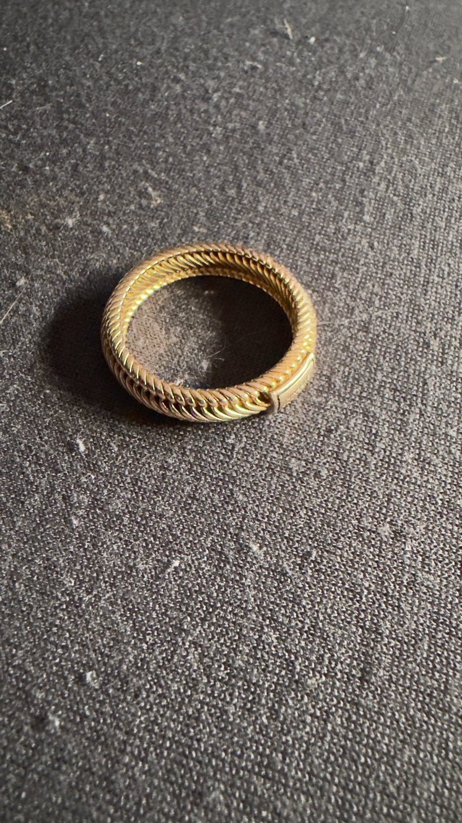 Vergulde budda ring met gevlochten design en maat 20, Gebruikt, 20 of groter, Ophalen of Verzenden, Dame of Heer