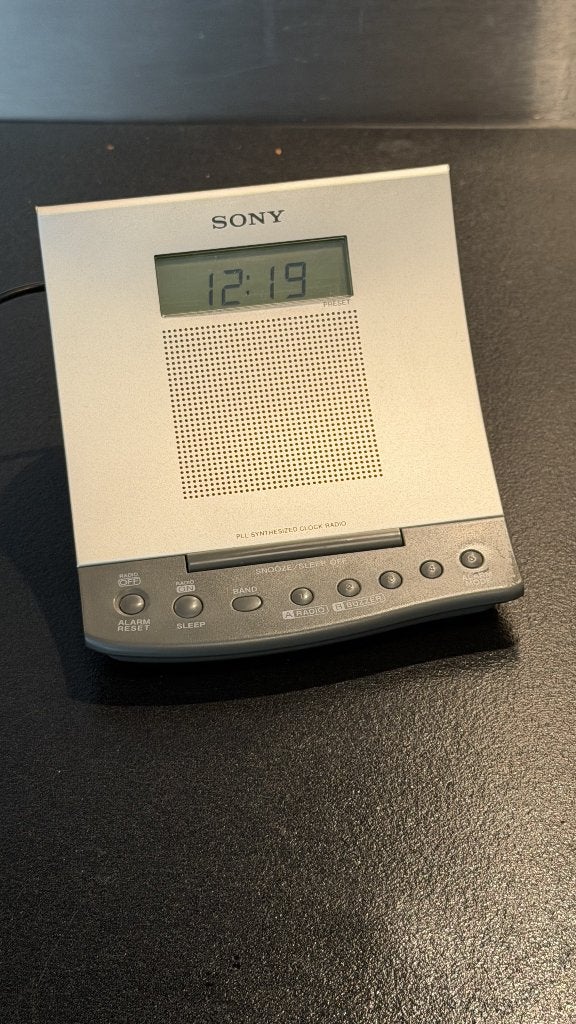 Sony Klokradio met FM/2 bands MW ICF-C703, Ophalen of Verzenden, Gebruikt, Digitaal