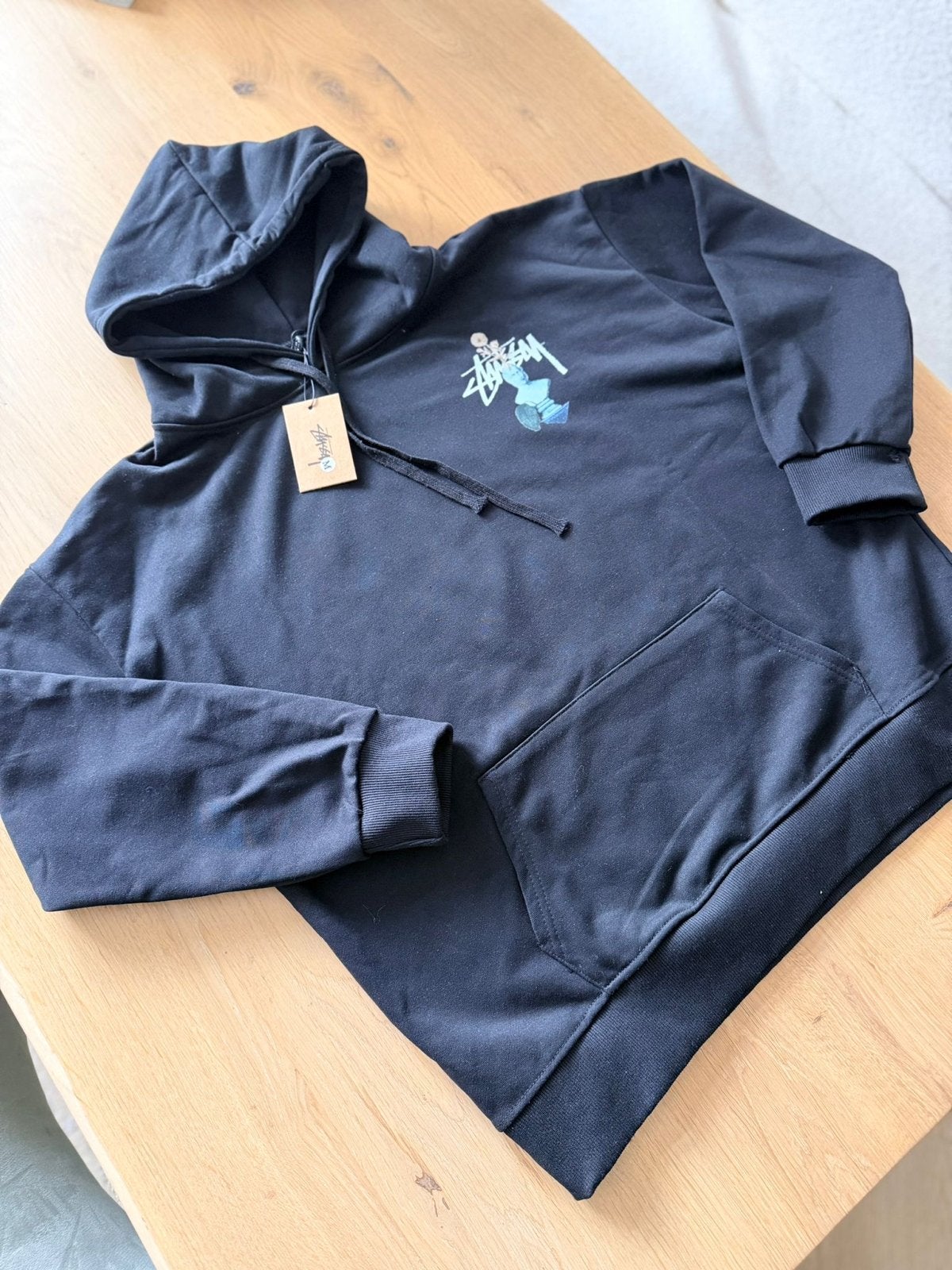 Nieuwe Zwarte Stussy Trui met Print - Maat M, Ophalen of Verzenden, Nieuw, Maat 48/50 (M), Zwart