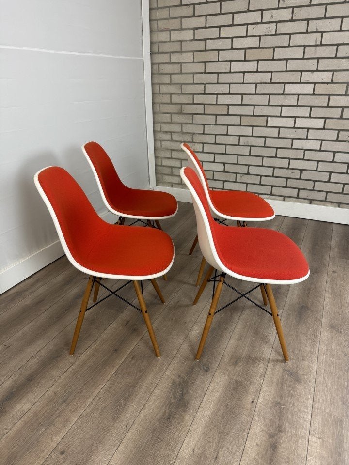Vitra DSW Eetkamerstoel Wood base, Huis en Inrichting, Stoelen, Kunststof, Modern Design, Ophalen of Verzenden, Zo goed als nieuw