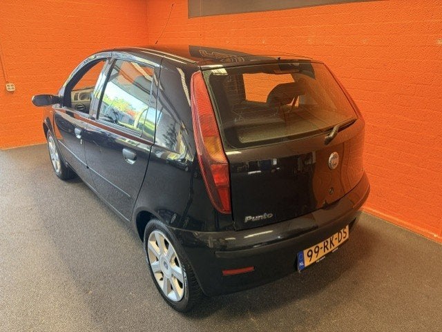 Fiat Punto 1.4 16V / 5 DEURS / YOUNG / CRUISE / AIRCO!, Auto's, Voorwielaandrijving, Stof, 400 kg, Zwart