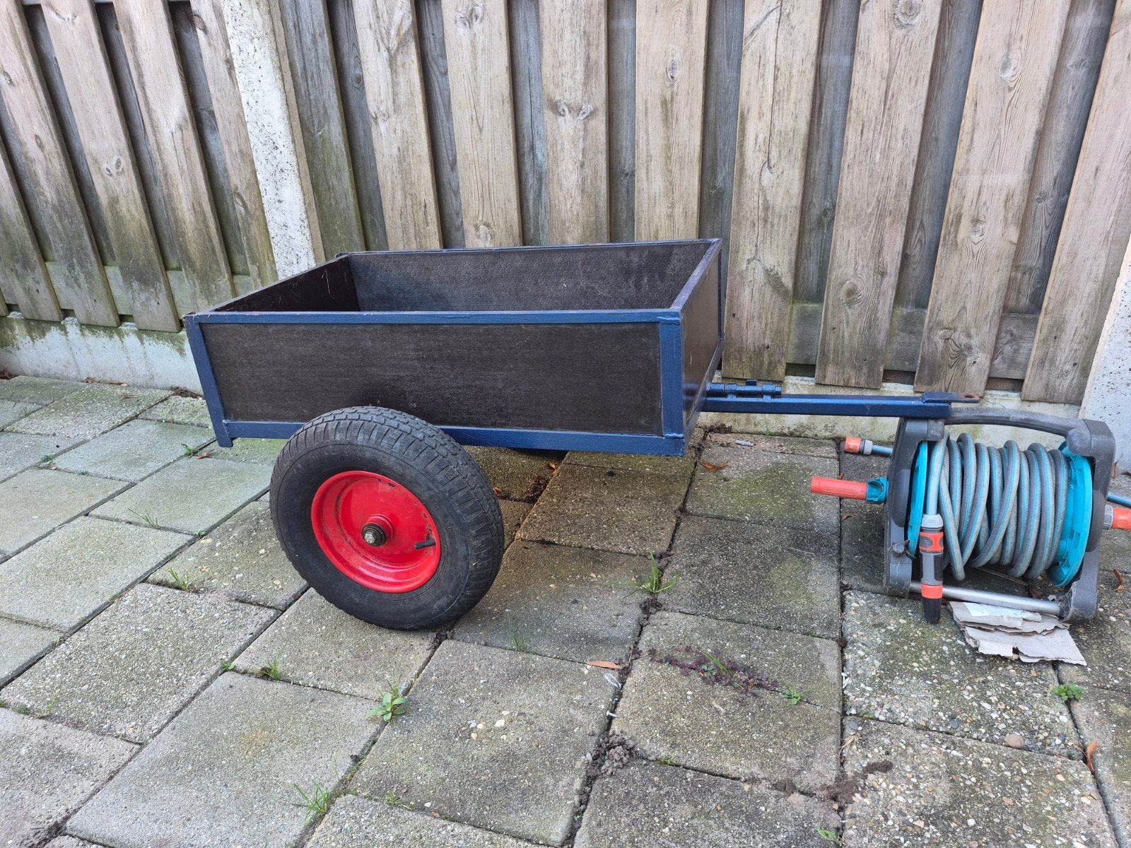 Skelter aanhanger met kiepstand, Ophalen, Zo goed als nieuw, Berg, Met kar of aanhanger