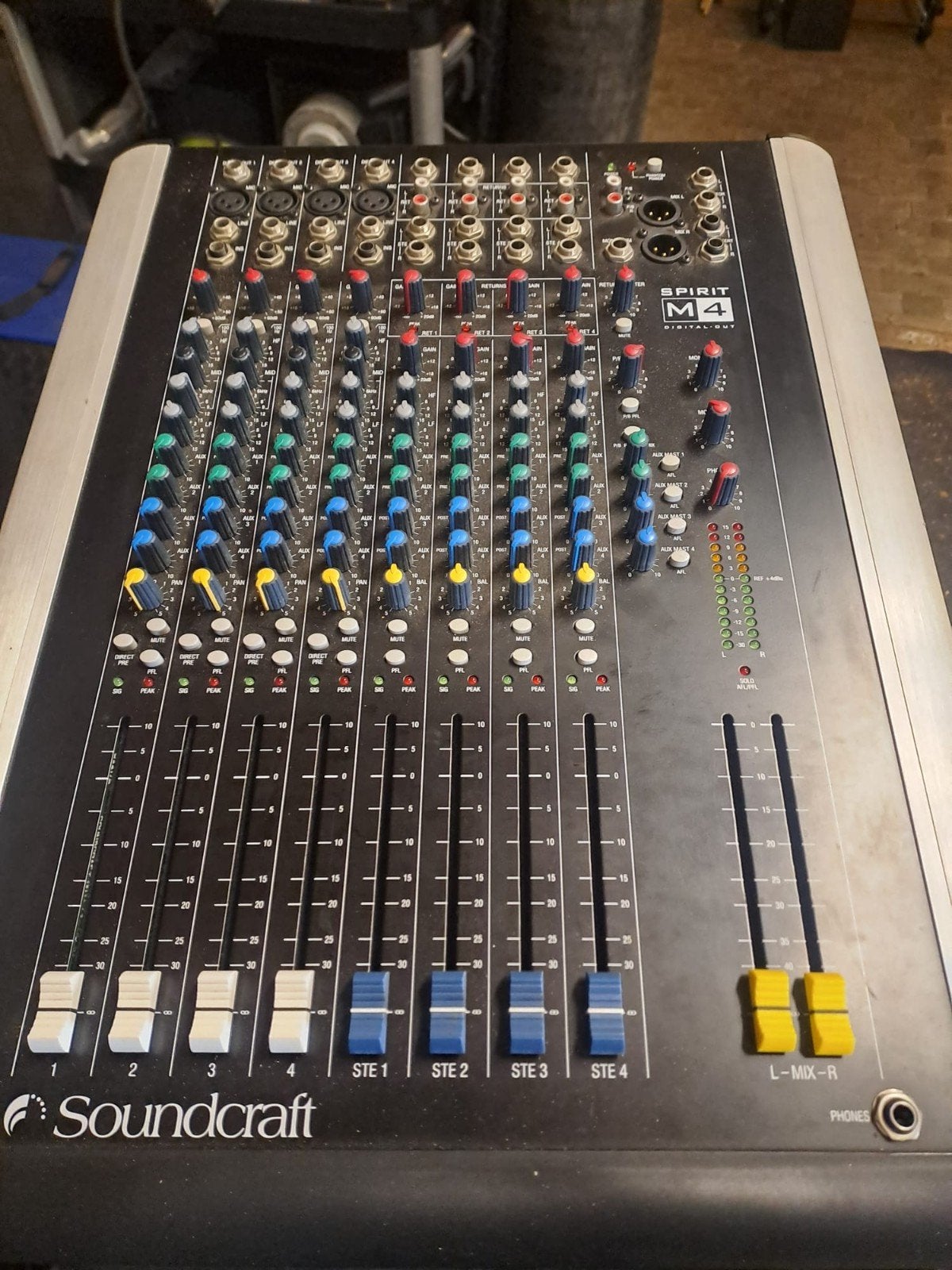 Soundcraft Spirit M4 Mengpaneel - Zeer Nette Staat, Muziek en Instrumenten, Ophalen, Zo goed als nieuw, 10 tot 20 kanalen, Microfooningang