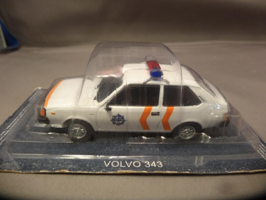 Volvo 343 Nederlandse Politie 1:43 nieuw in verpakking, Ophalen of Verzenden, Nieuw, Auto, Overige merken