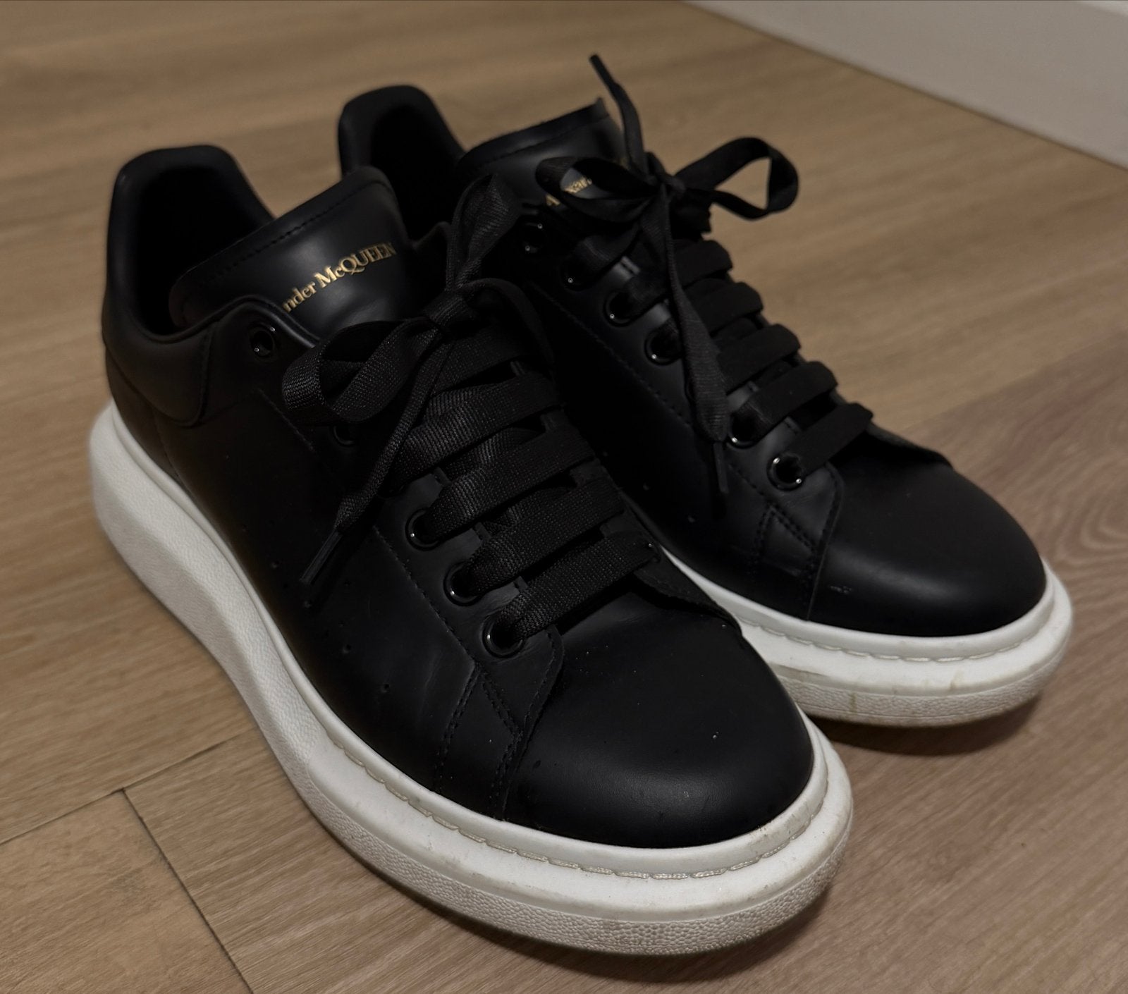 Alexander McQueen Sneakers - 44 size, Kleding | Heren, Zwart, Ophalen of Verzenden, Sneakers of Gympen, Gedragen