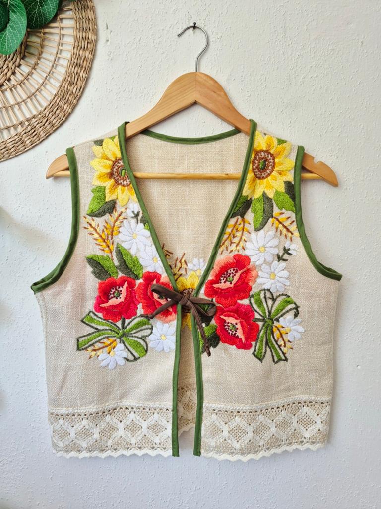 Upcycled gilet van geborduurd vintage tafelkleed S/M/L, Maat 38/40 (M), Ophalen of Verzenden, Zo goed als nieuw, MINT UPCYCLING