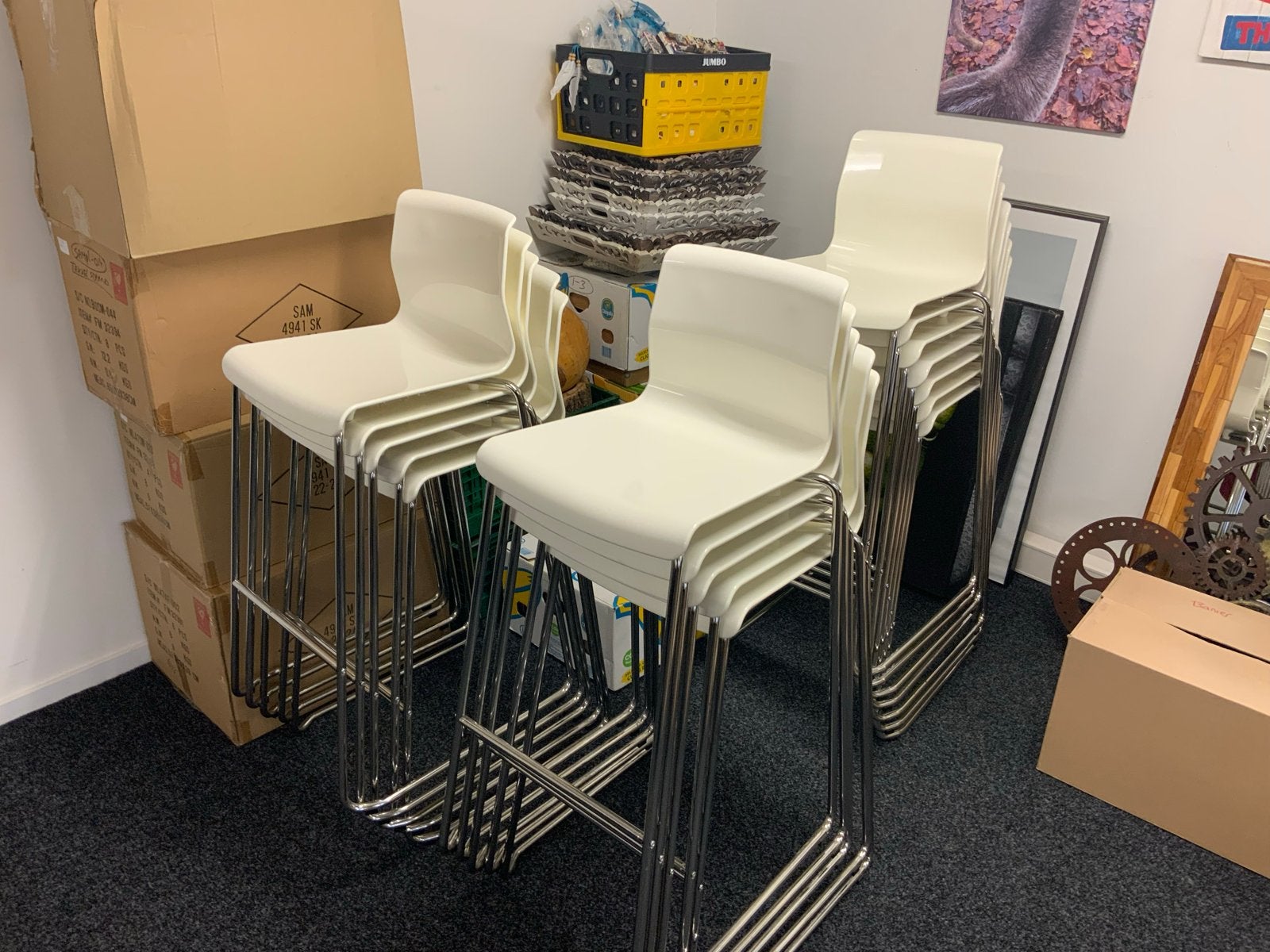 Witte stapelbare barkrukken met metalen onderstel, Ophalen, Kunststof, 5 krukken of meer, Met voetsteun