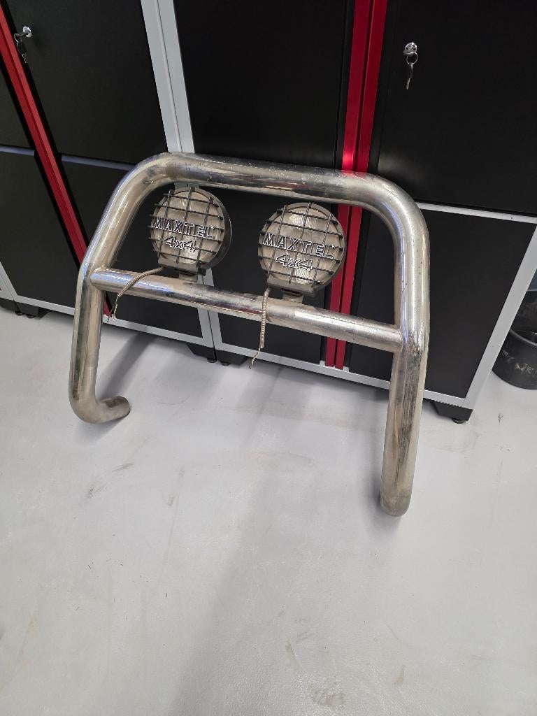 €200,- Bullbar met lampen 4x4 dodge toyota, Auto diversen, Ophalen