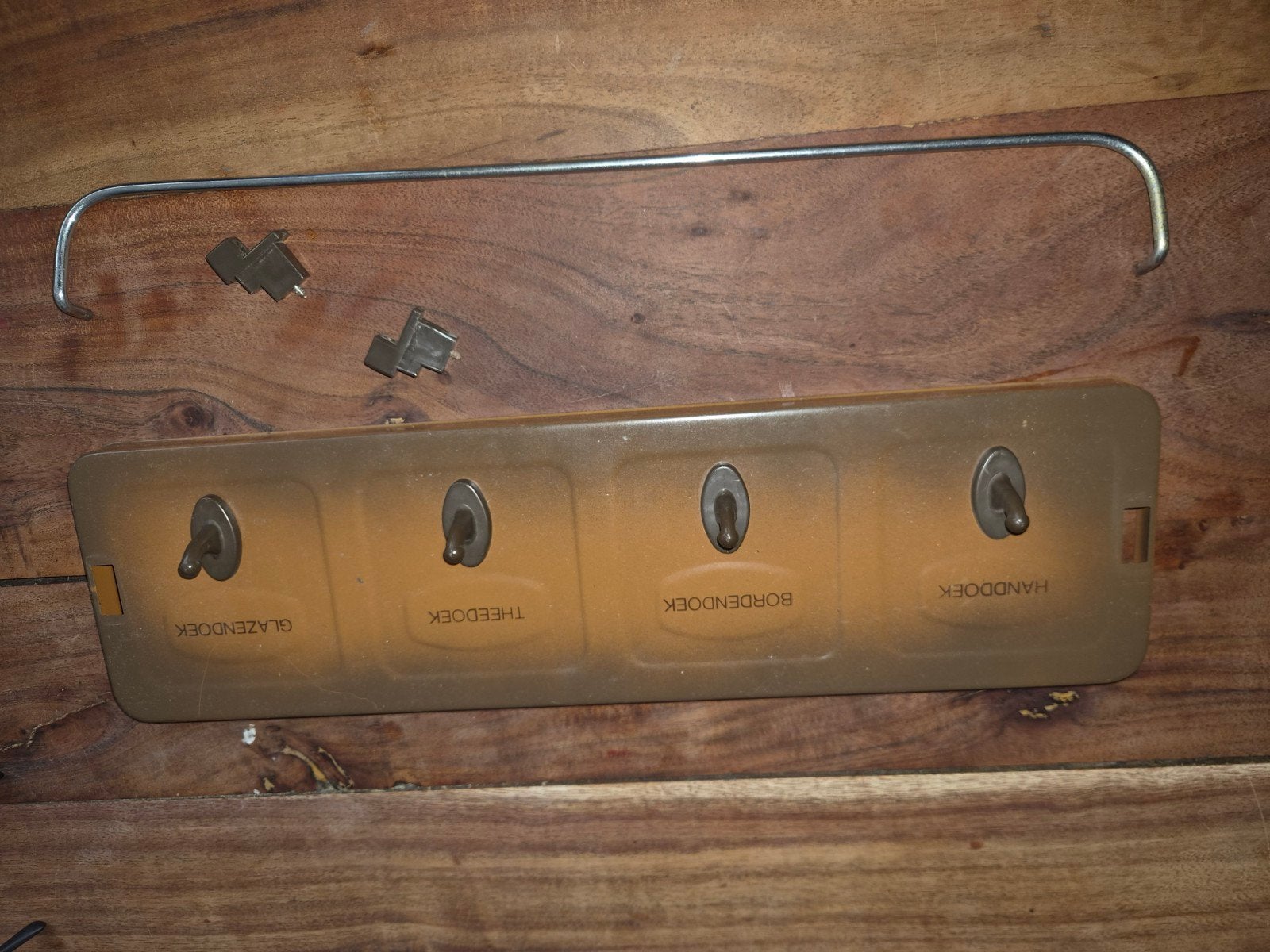 Vintage wandkapstok met 4 haken en stang, Wandkapstok, Gebruikt, Ophalen of Verzenden, Minder dan 100 cm